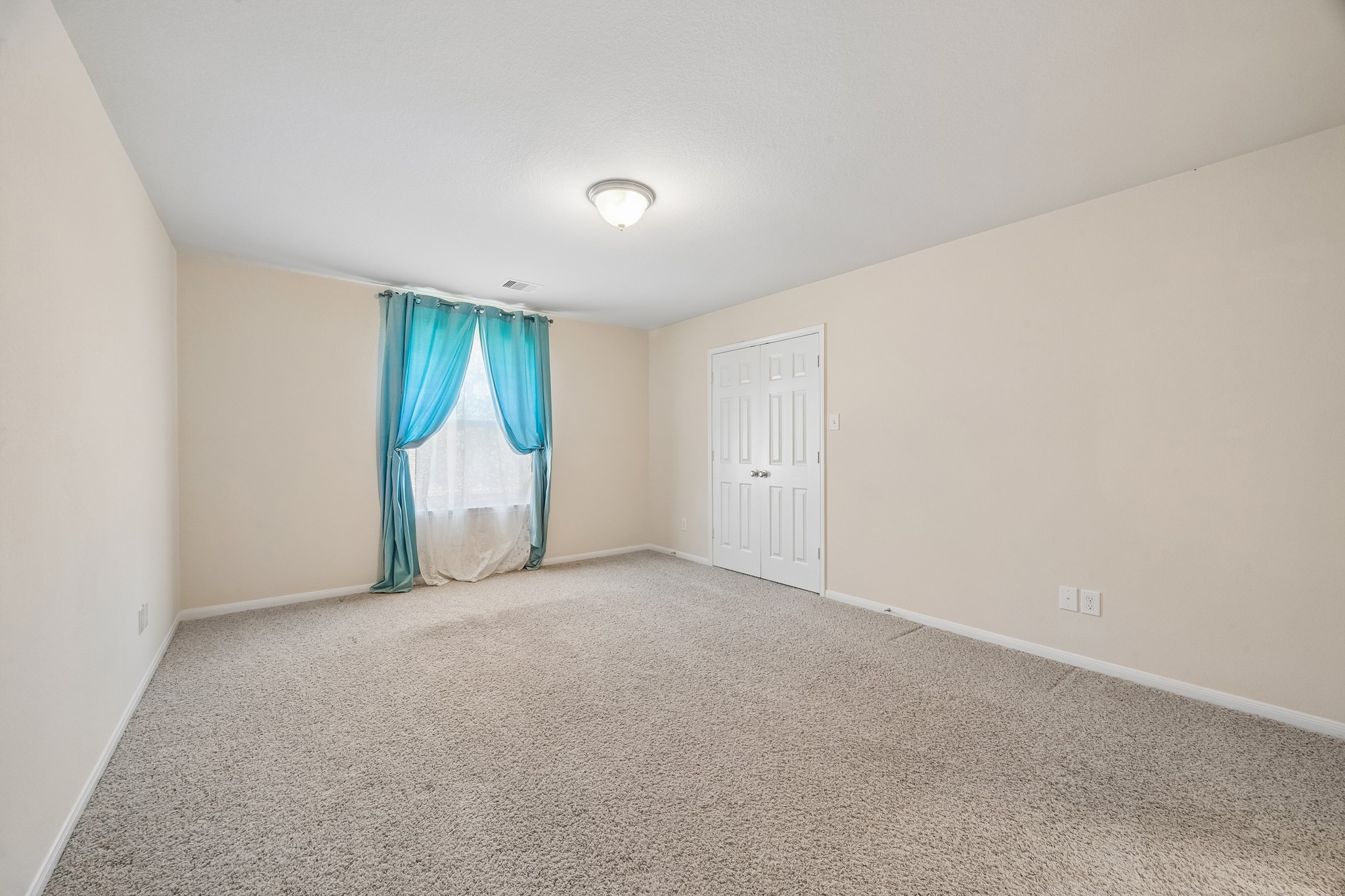2400 Lakeway Drive