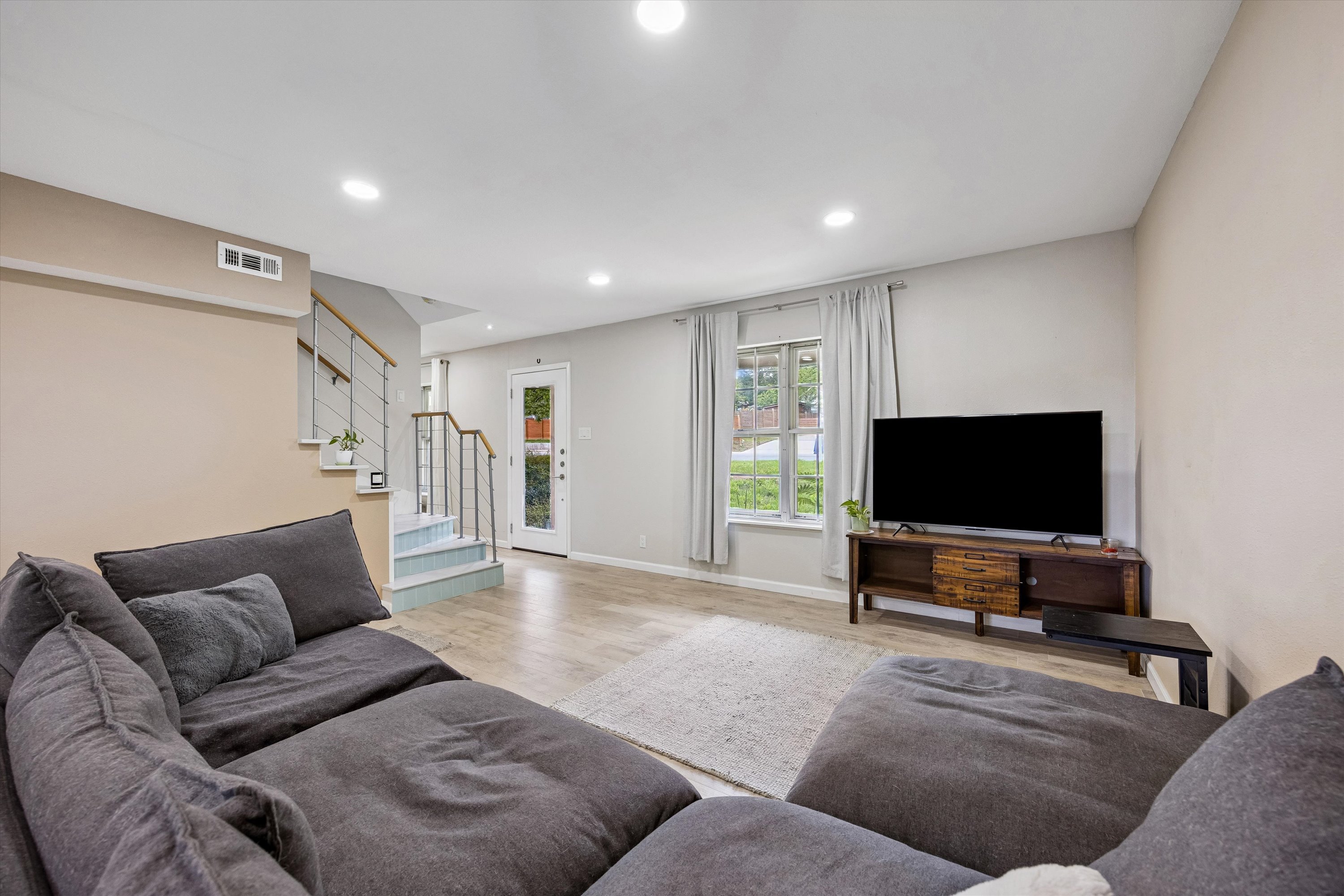 2118 Vanderbilt Lane 