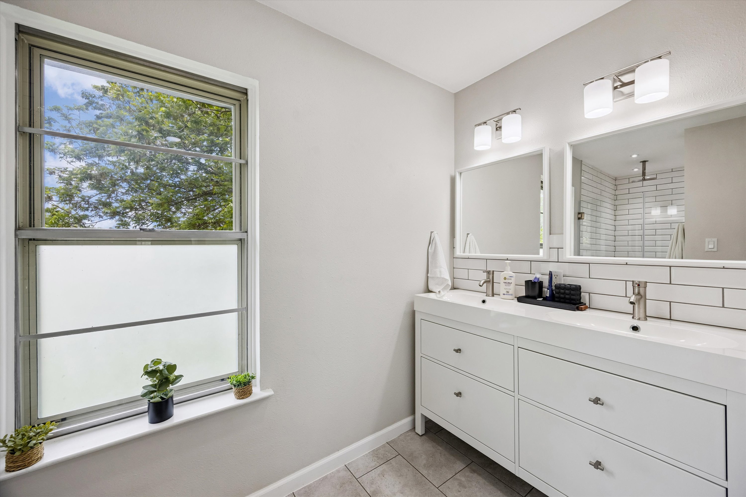 2118 Vanderbilt Lane 