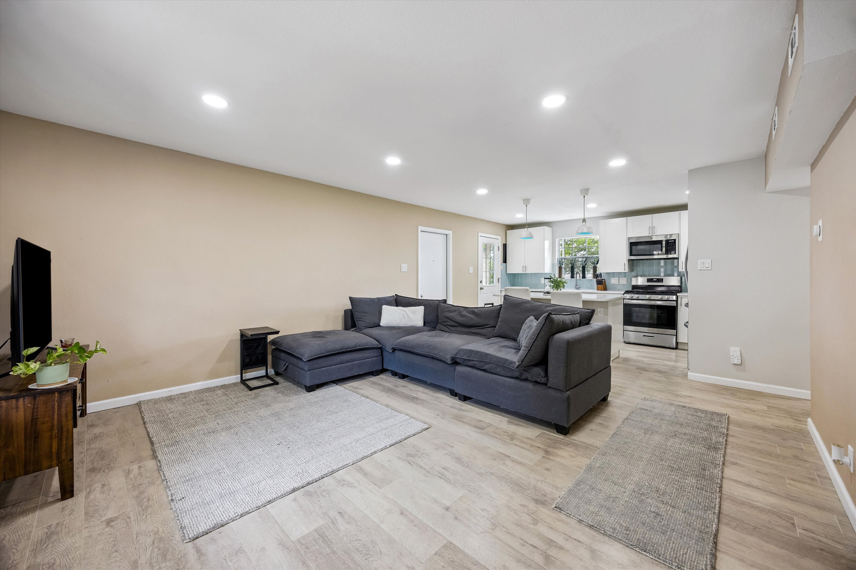 2118 Vanderbilt Lane 