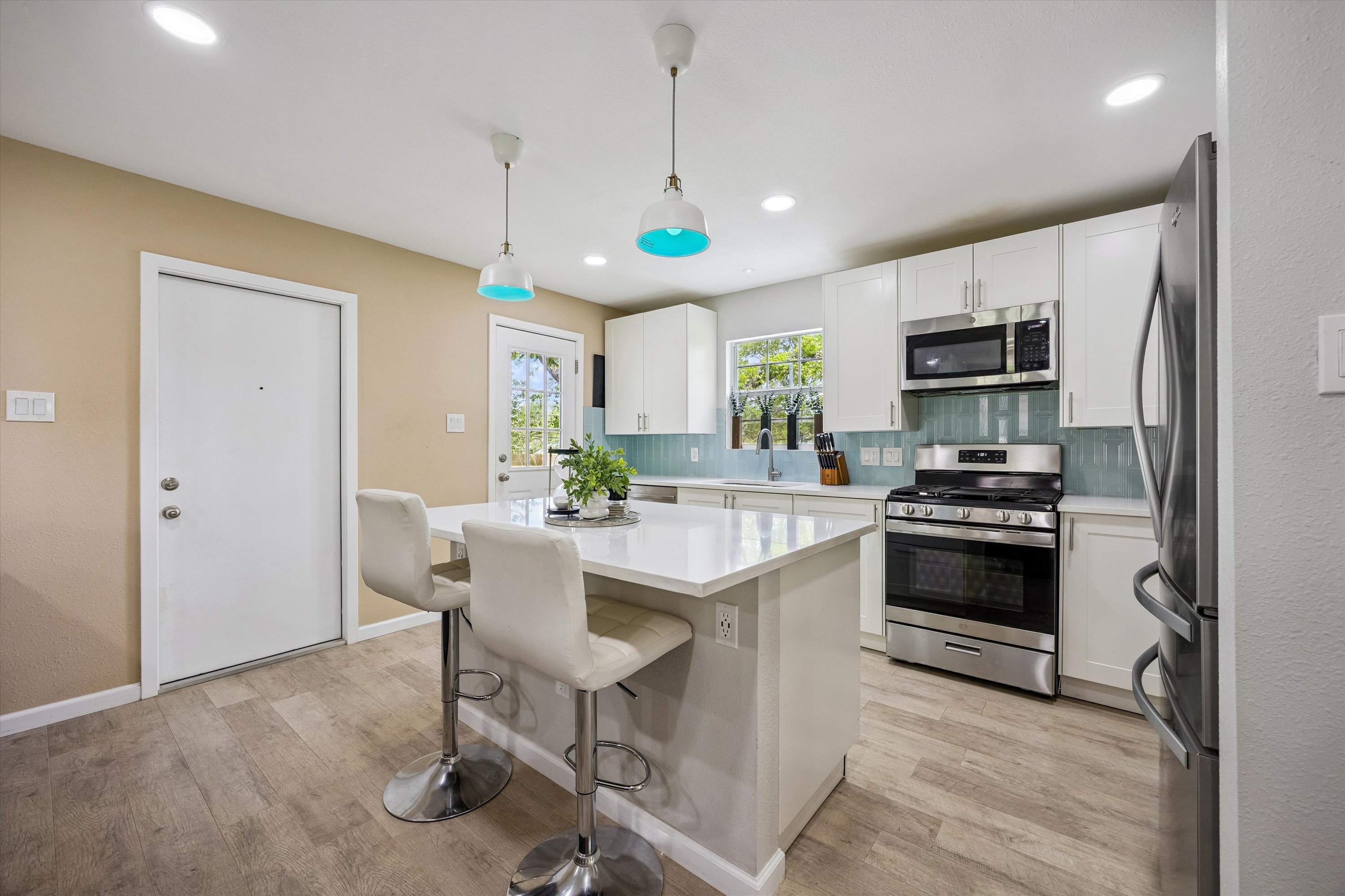 2118 Vanderbilt Lane 