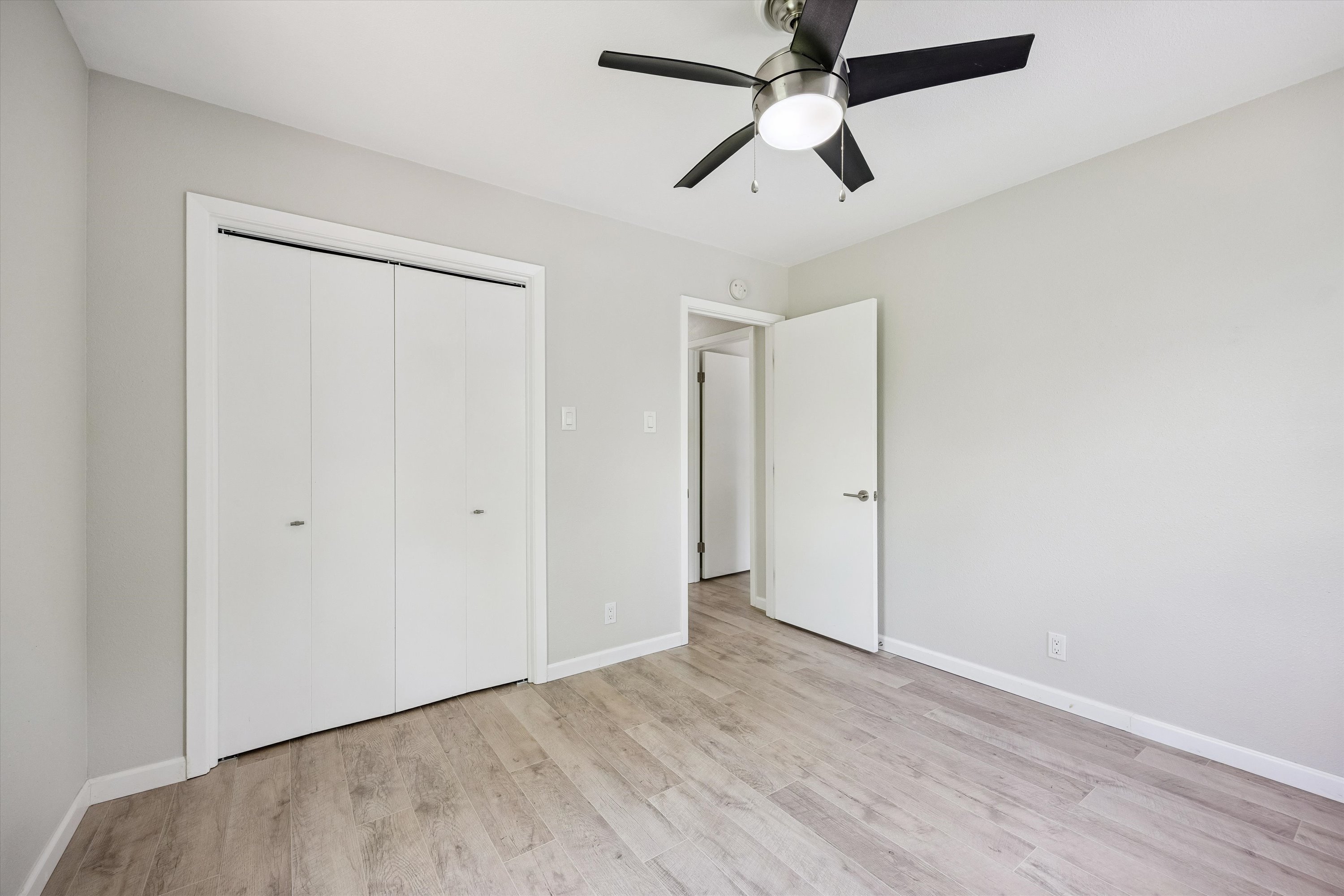 2118 Vanderbilt Lane 