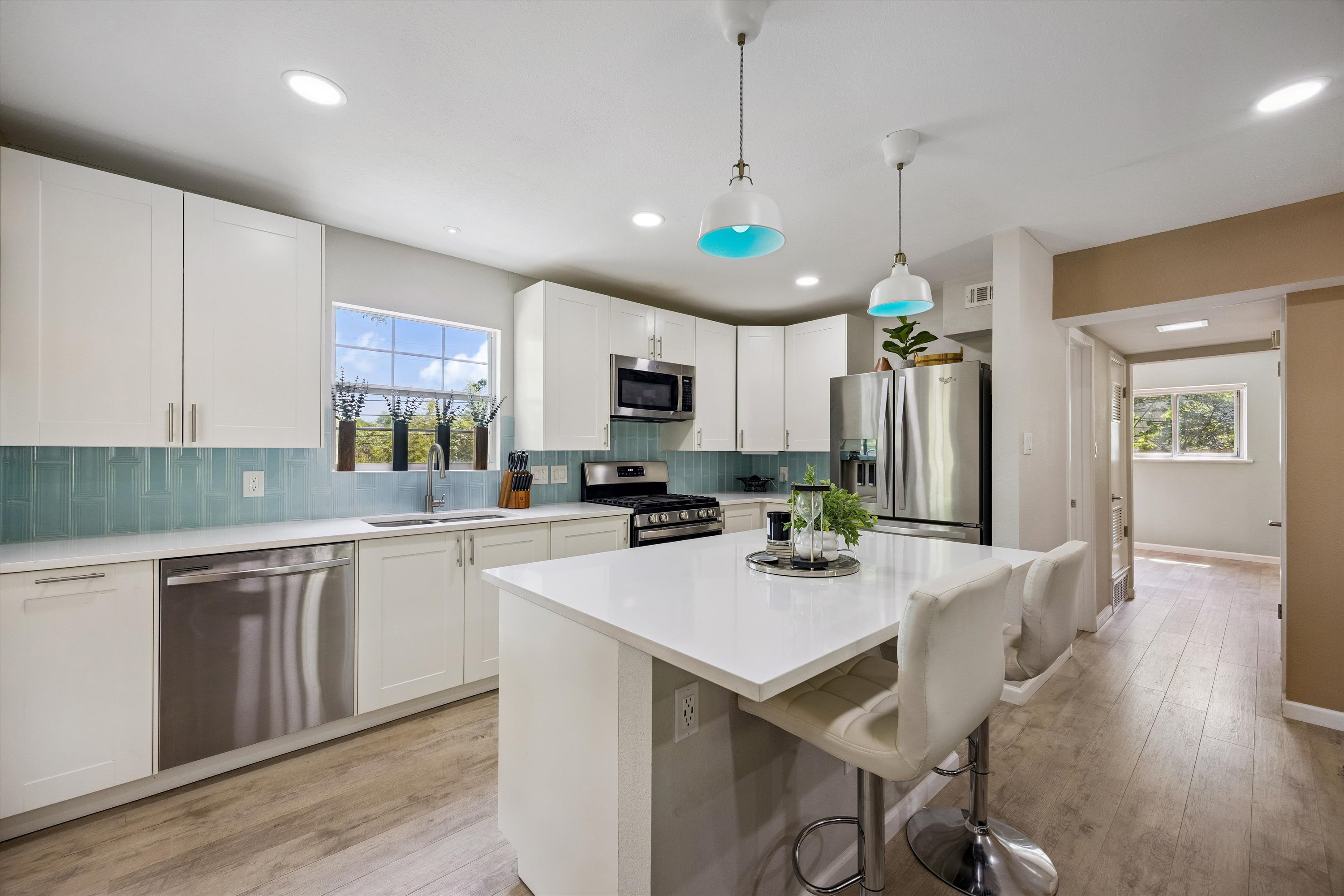 2118 Vanderbilt Lane 