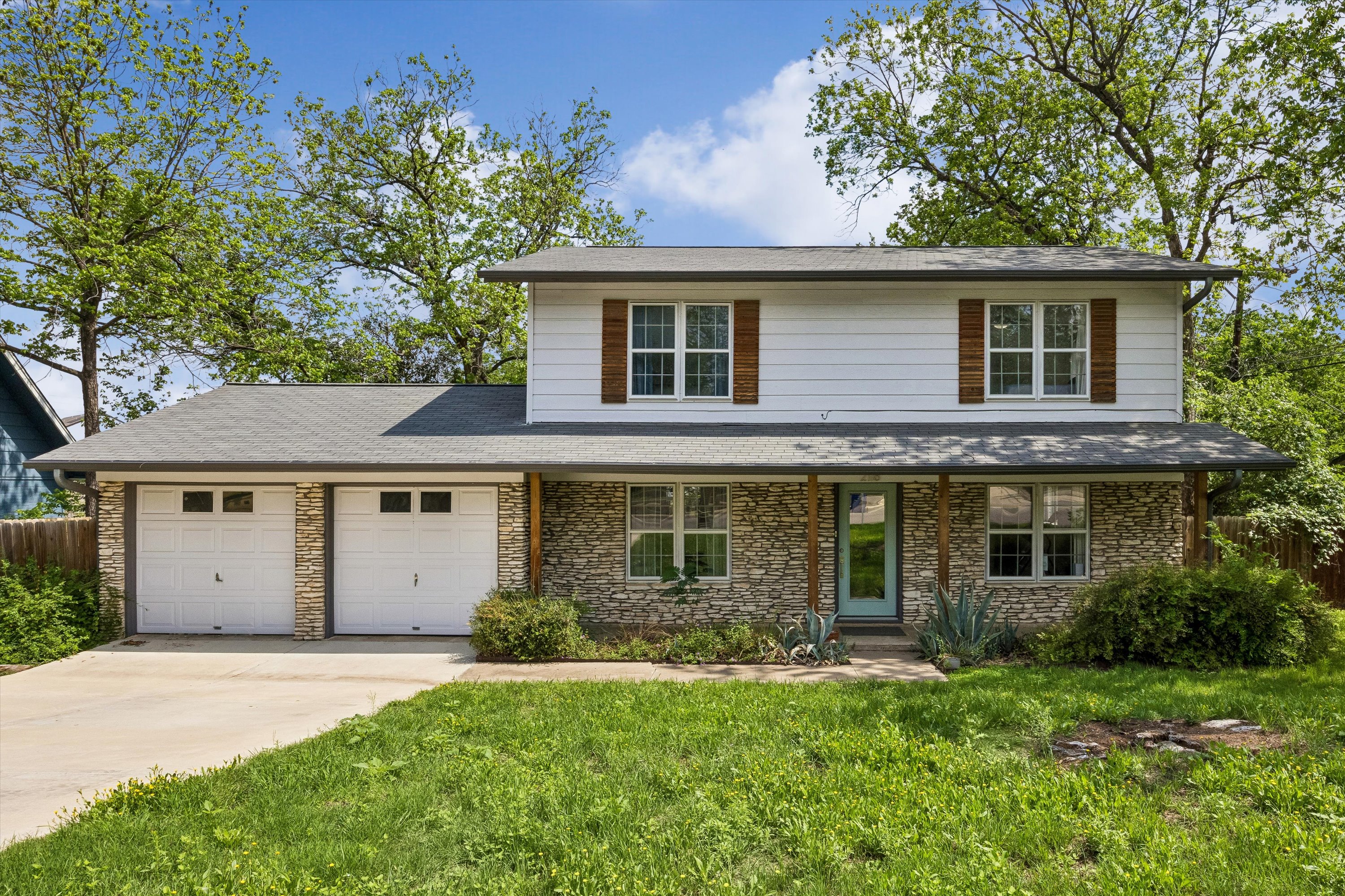 2118 Vanderbilt Lane 