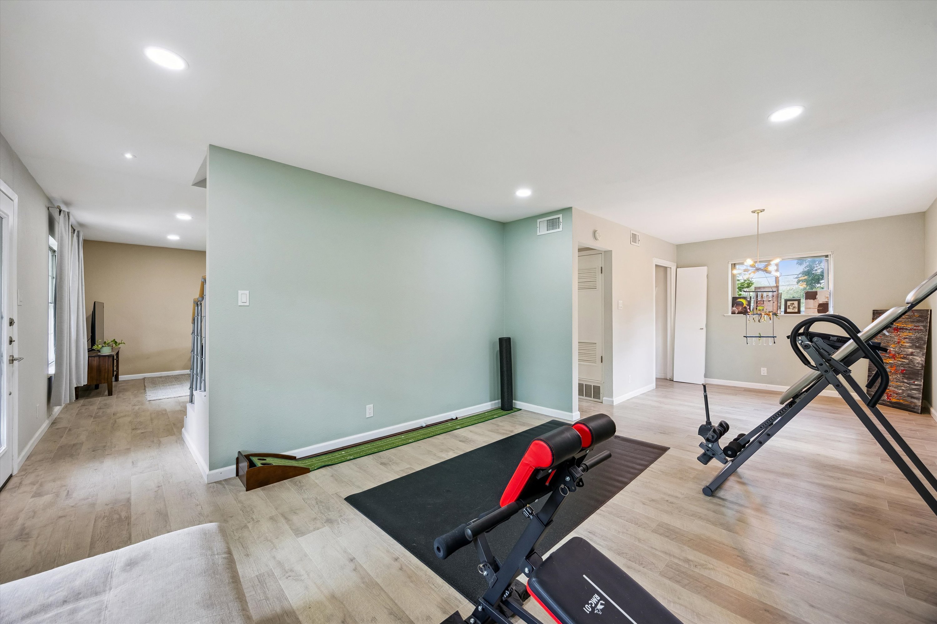 2118 Vanderbilt Lane 