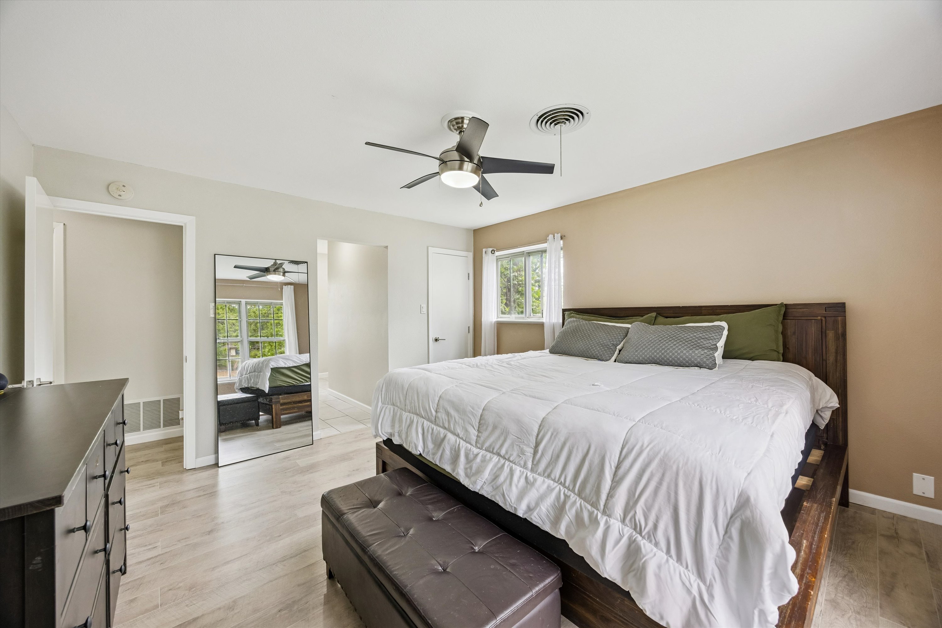 2118 Vanderbilt Lane 