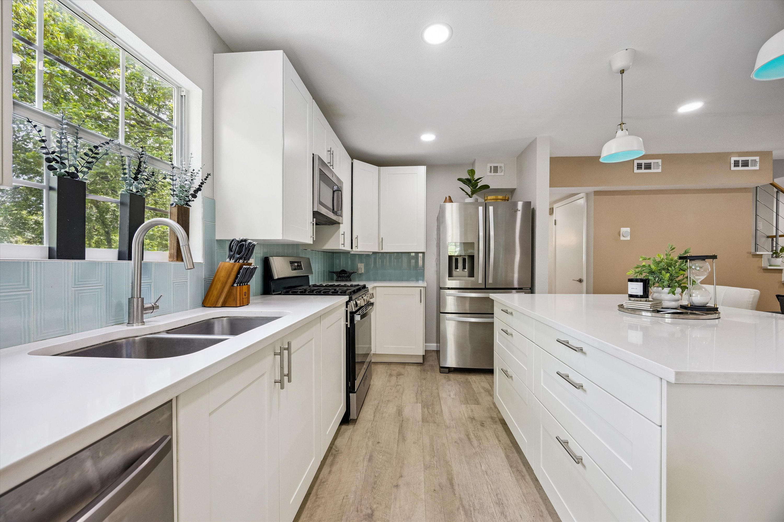 2118 Vanderbilt Lane 