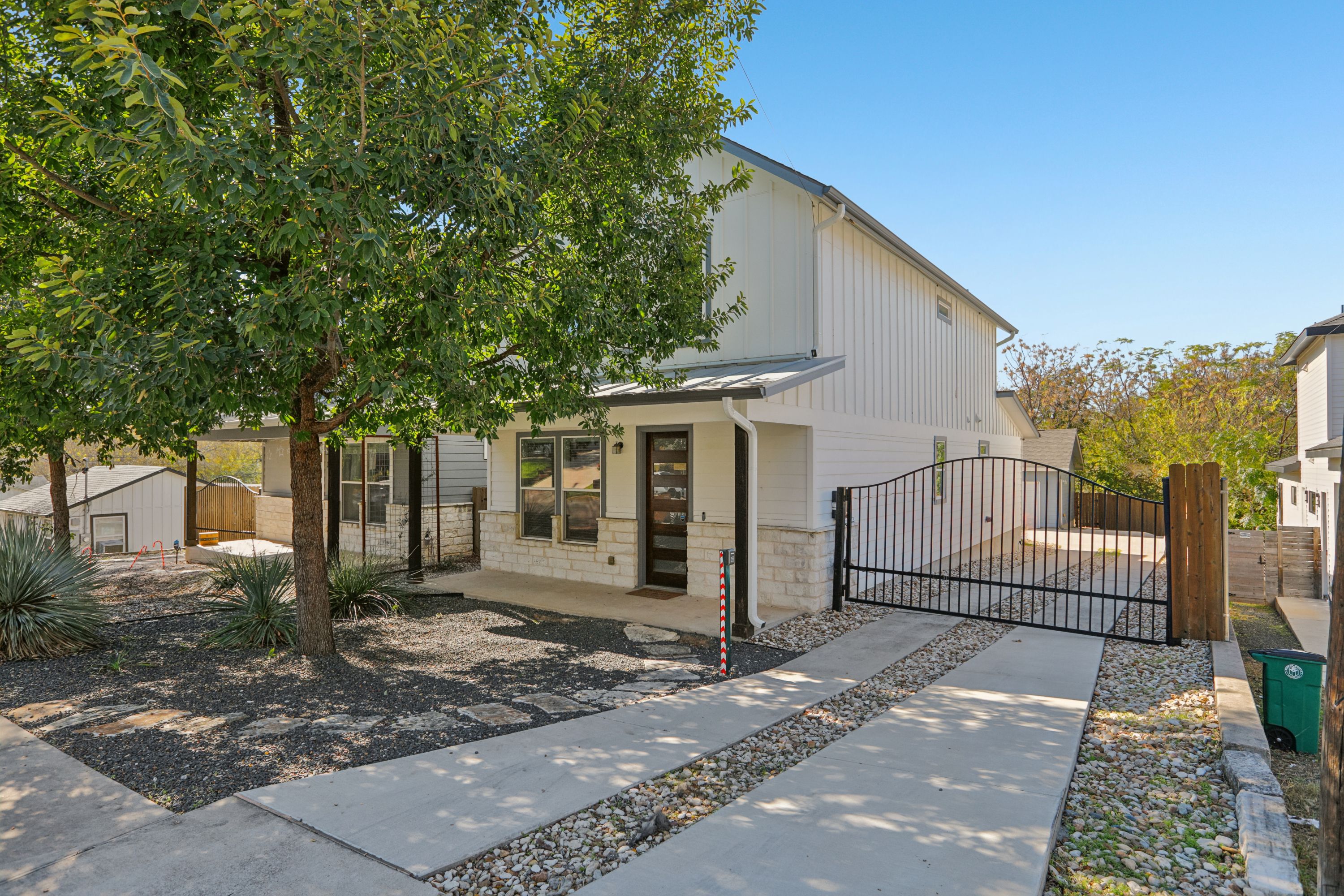 1206 Deloney Street Unit B