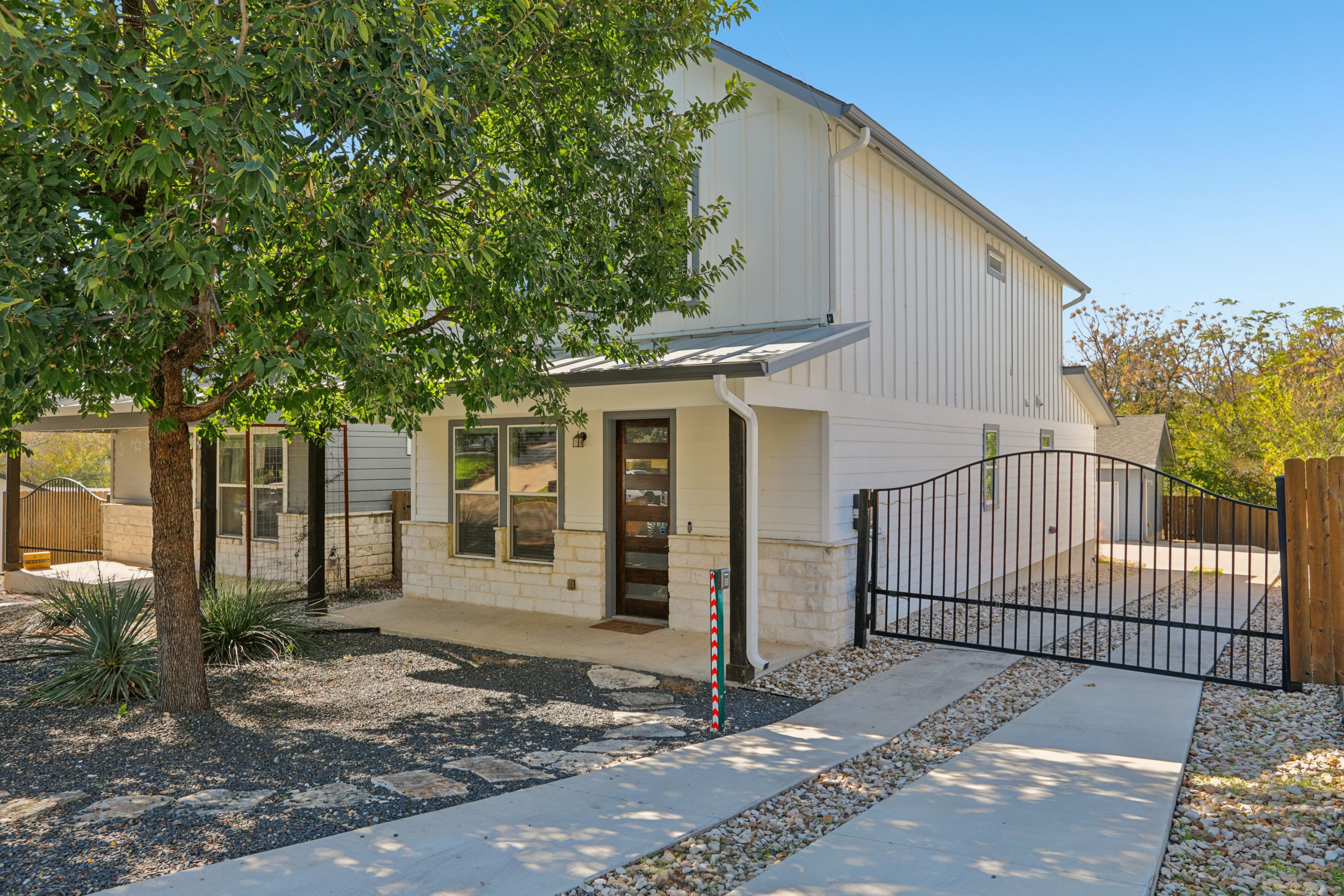 1206 Deloney Street Unit B