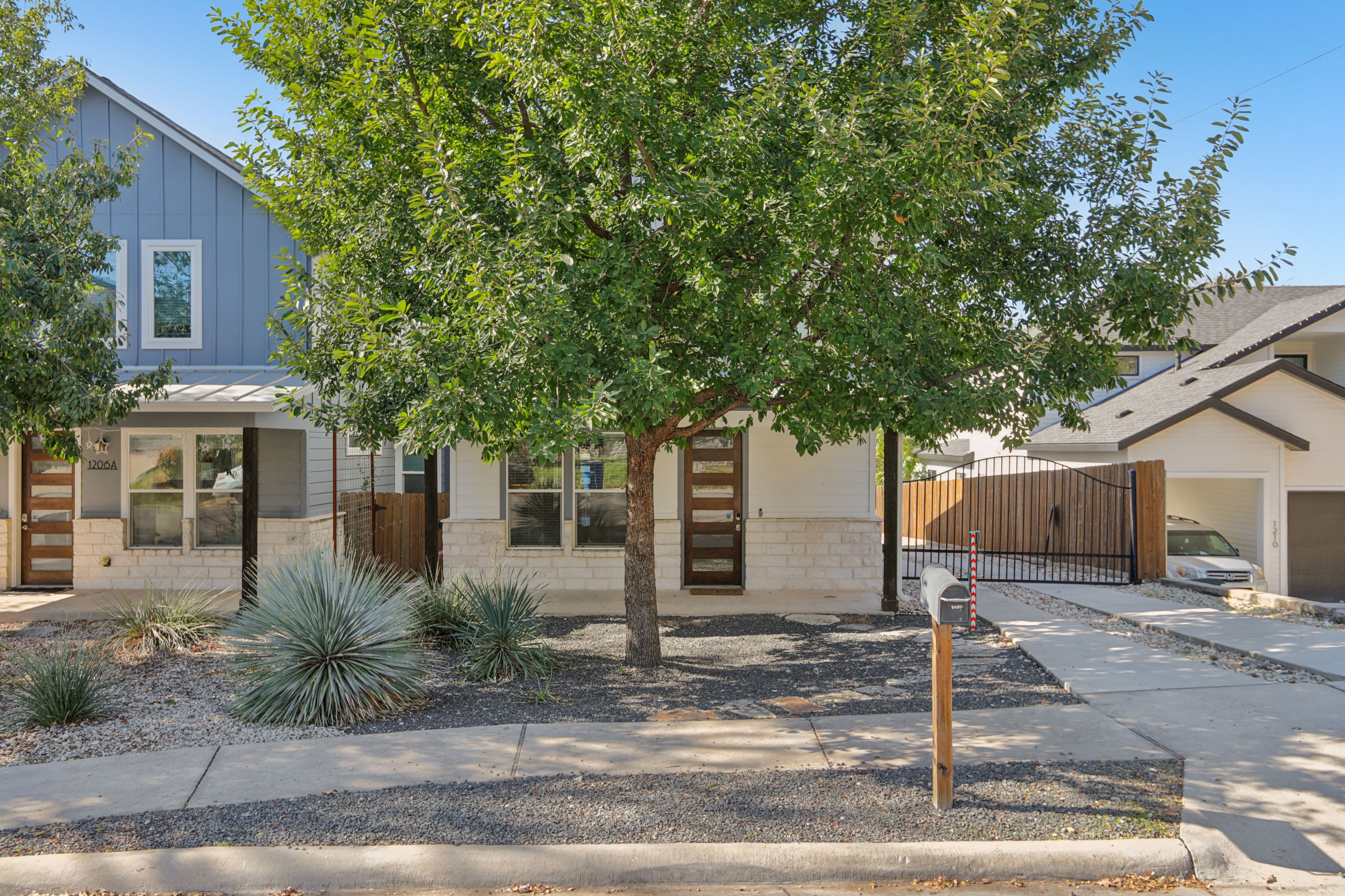1206 Deloney Street Unit B