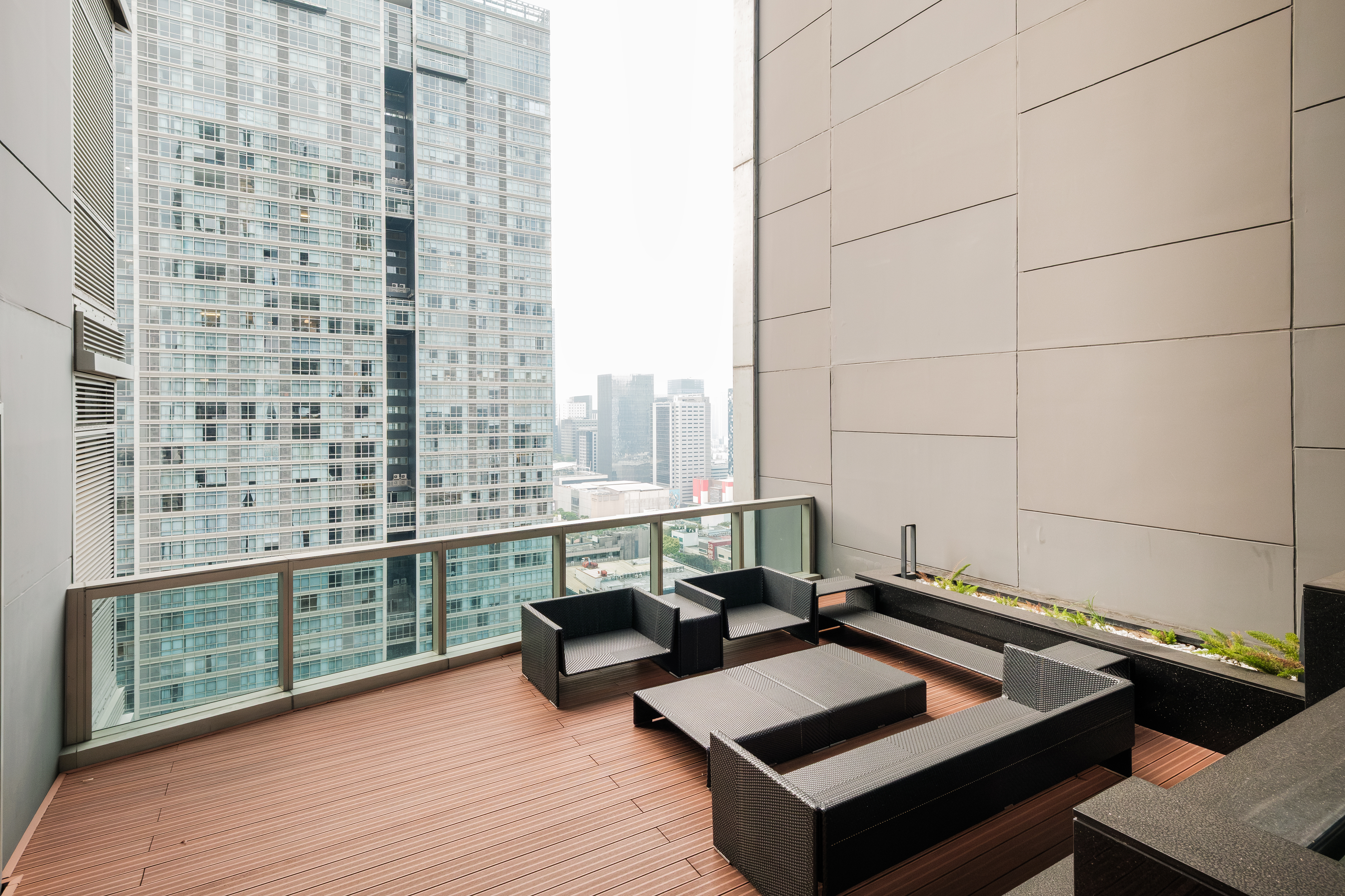 East Gallery Place 28th Street, corner 11th Ave Fort Bonifacio Global City