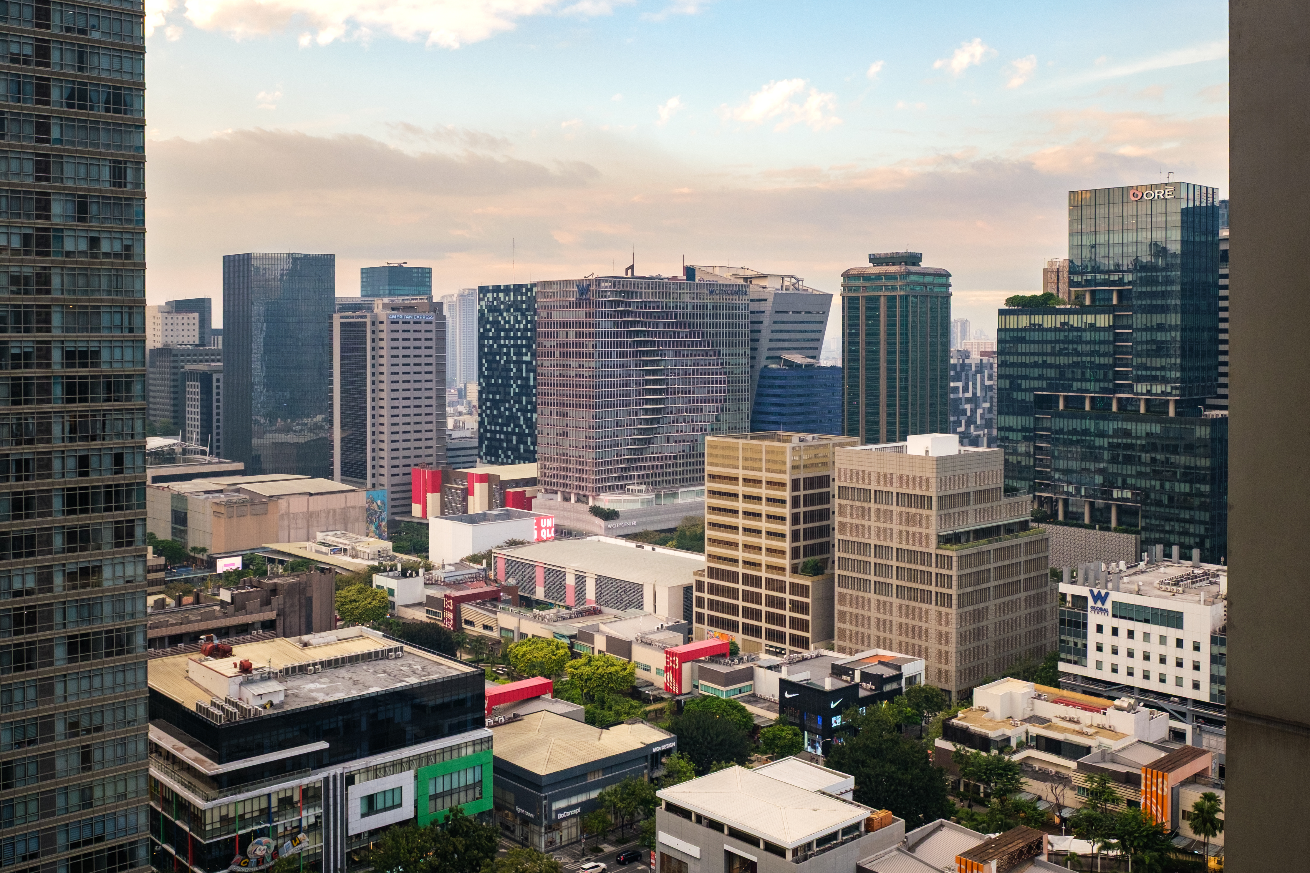 East Gallery Place 28th Street, corner 11th Ave Fort Bonifacio Global City