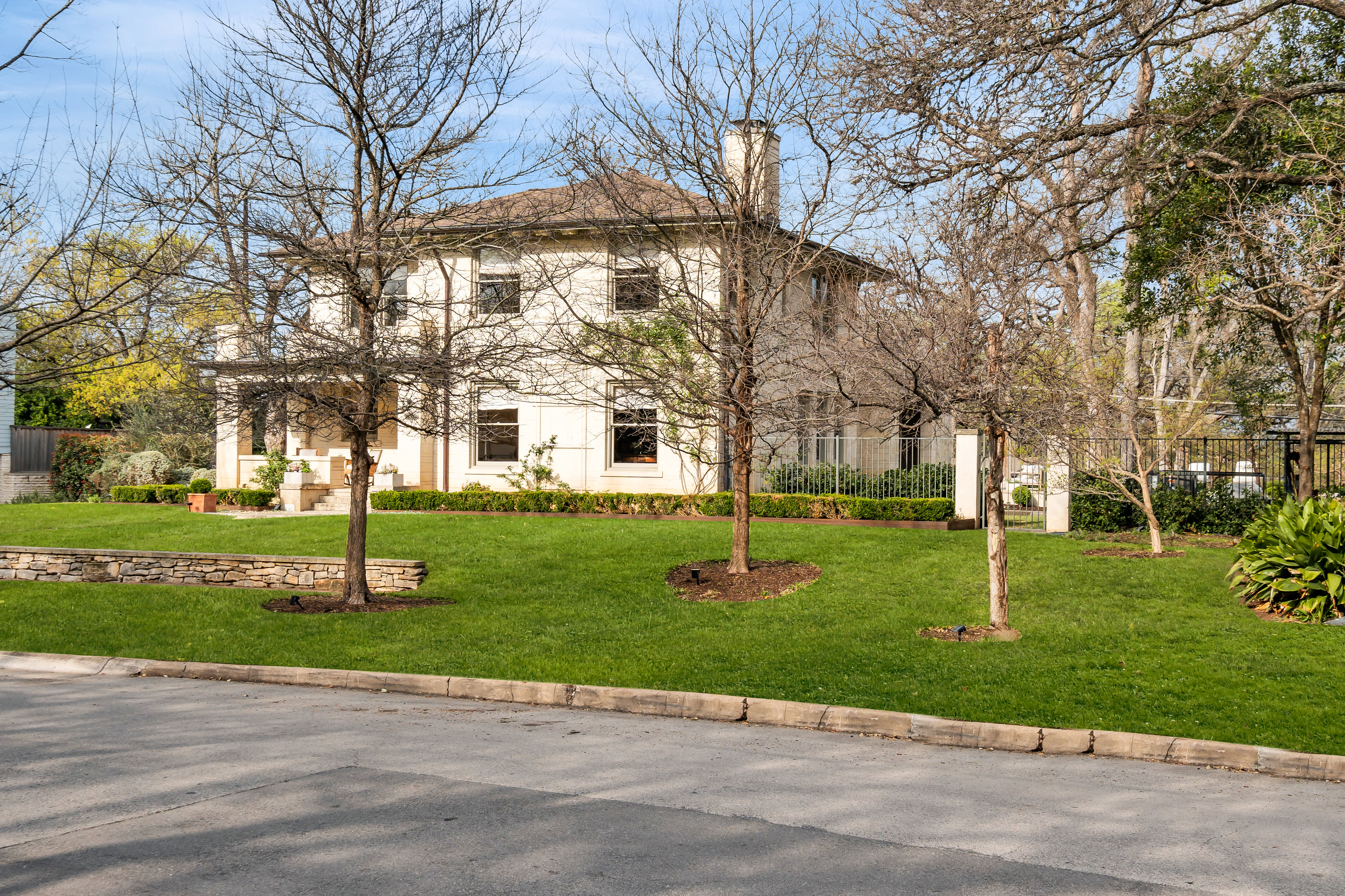 2500 Jarratt Avenue 