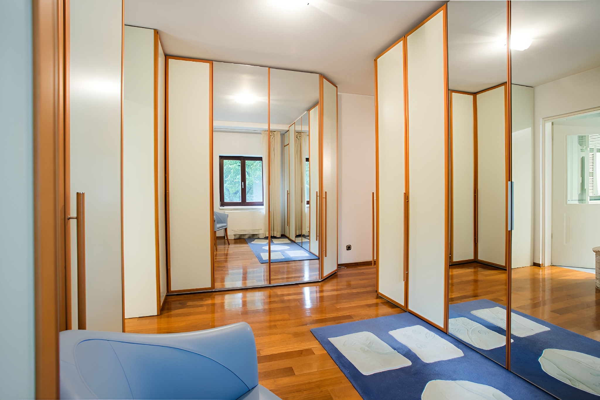 Dorobanți - ”Capitale” 