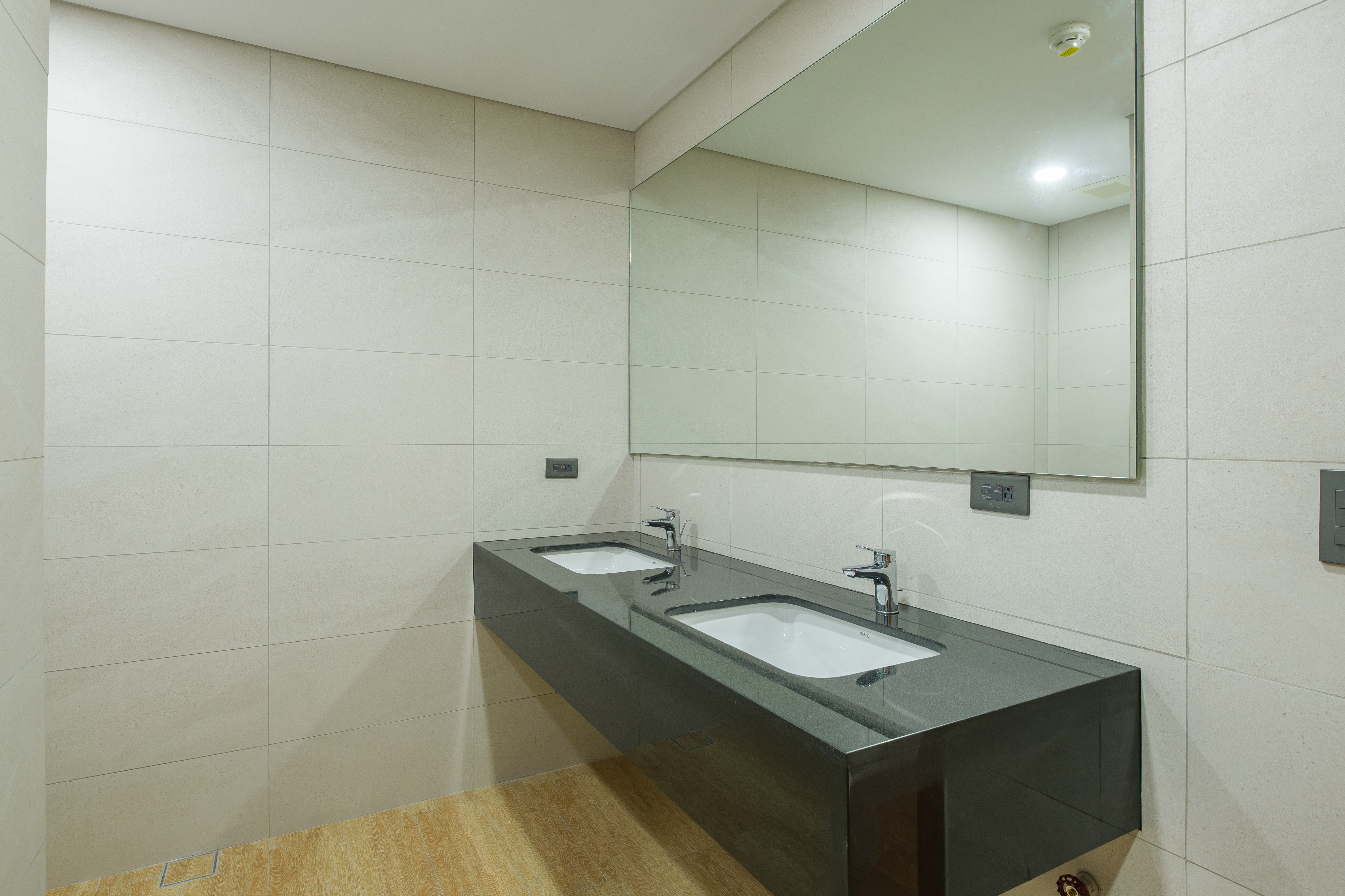 Villa B, The Seasons Residences Haru Tower Fort Bonifacio Global City