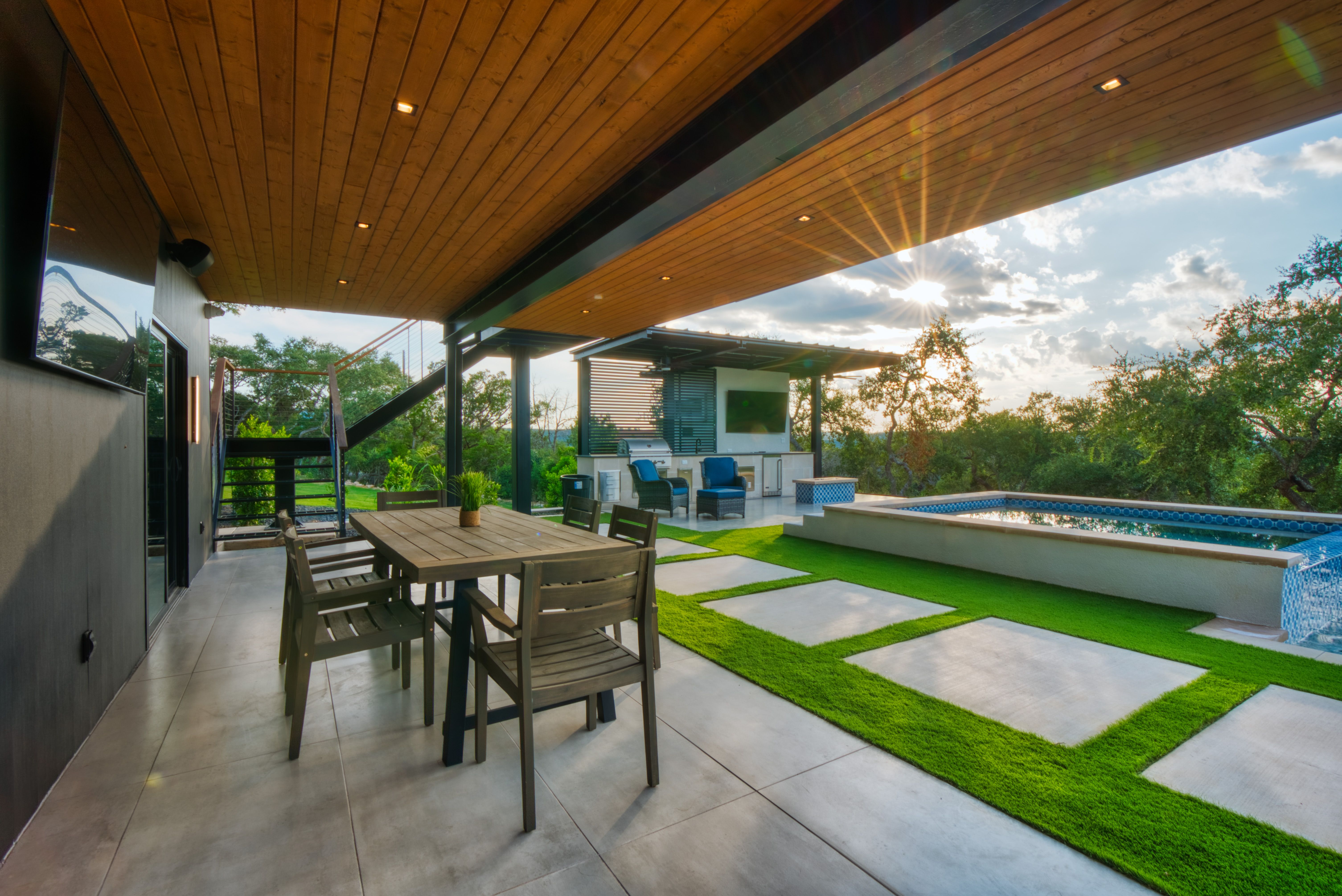 1104 Summit Ridge Drive 