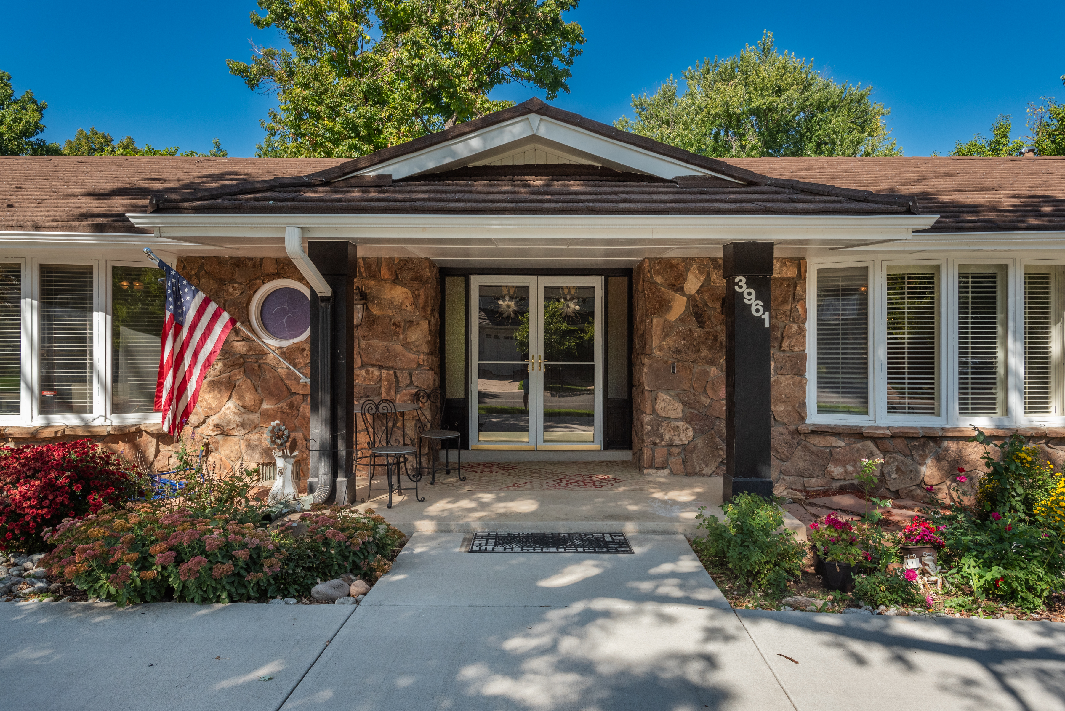 3961 S Magnolia Way 