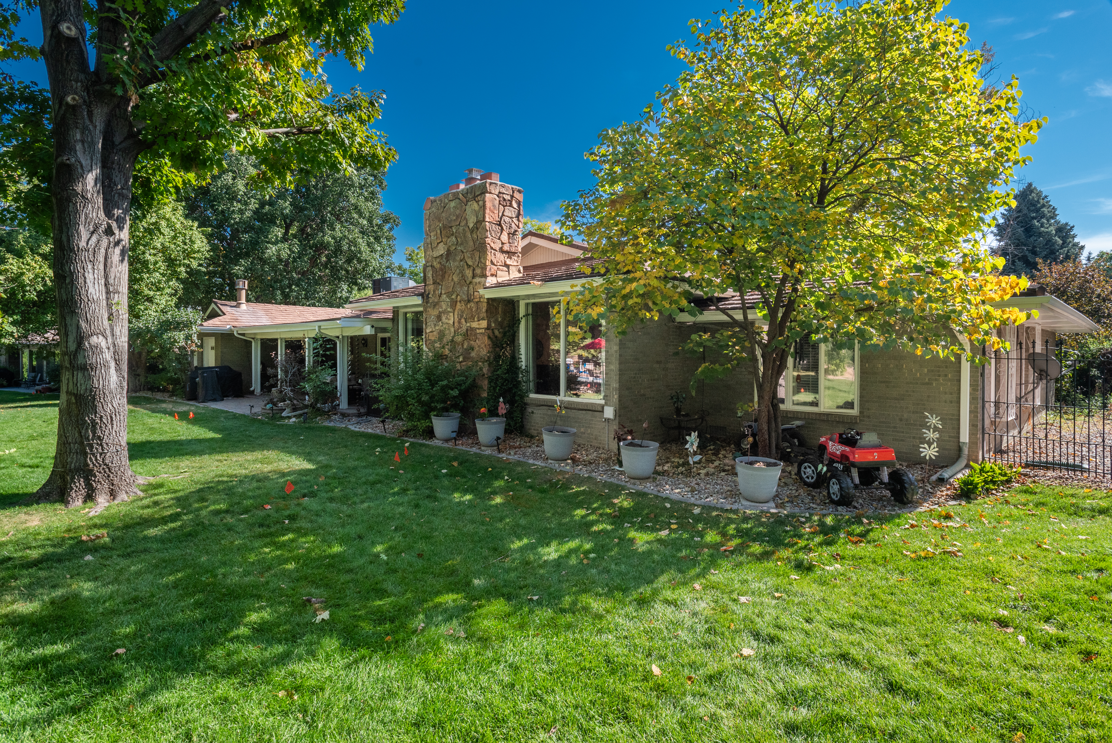 3961 S Magnolia Way 