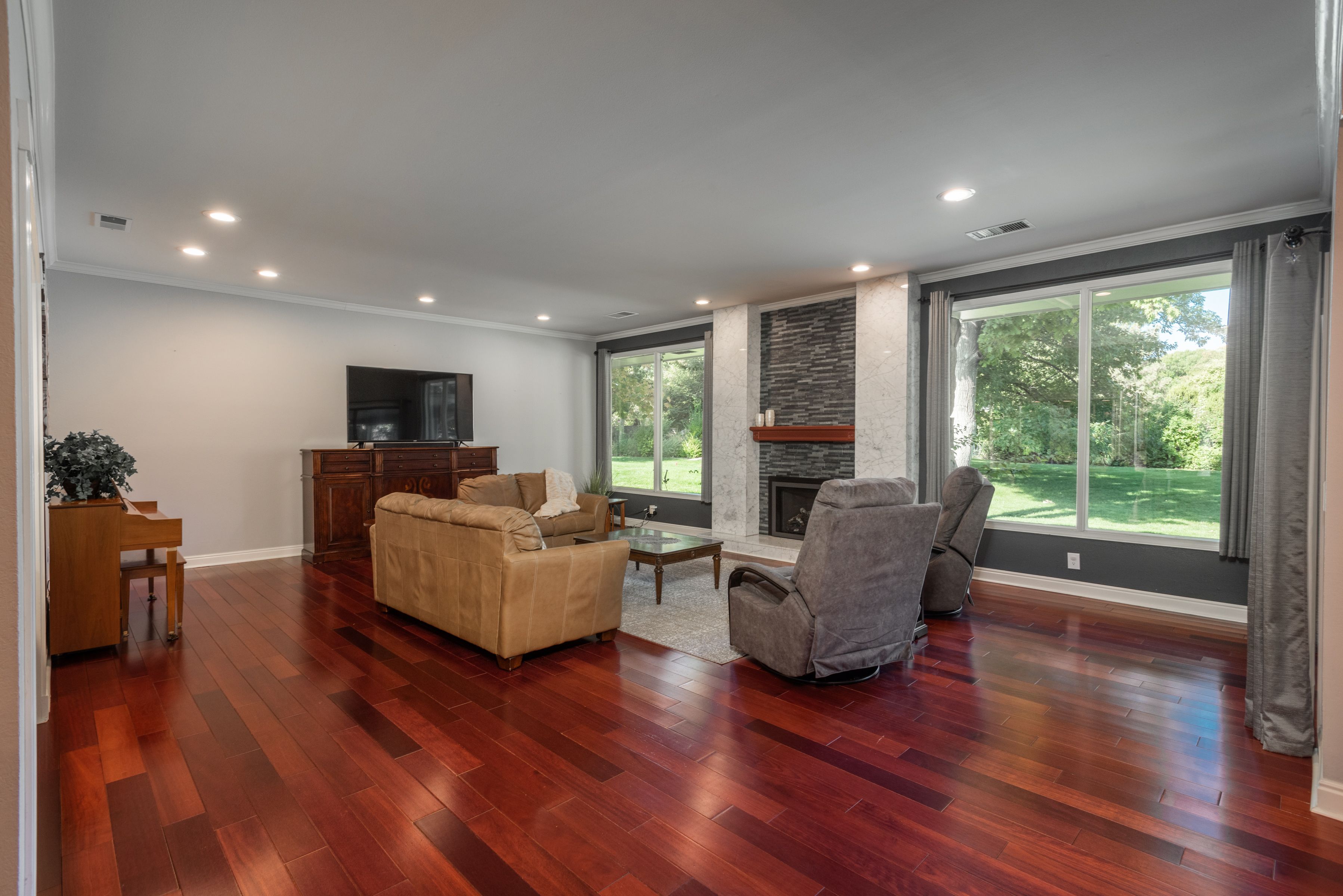 3961 S Magnolia Way 
