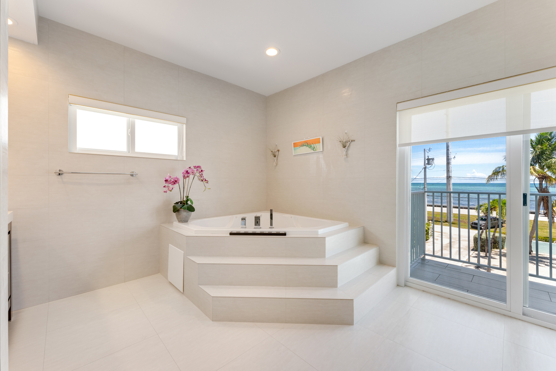 74980 Overseas Highway, 3