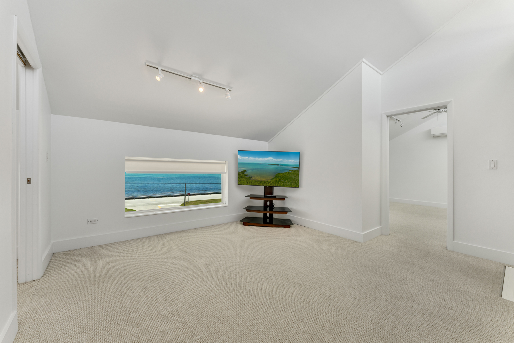 74980 Overseas Highway, 3