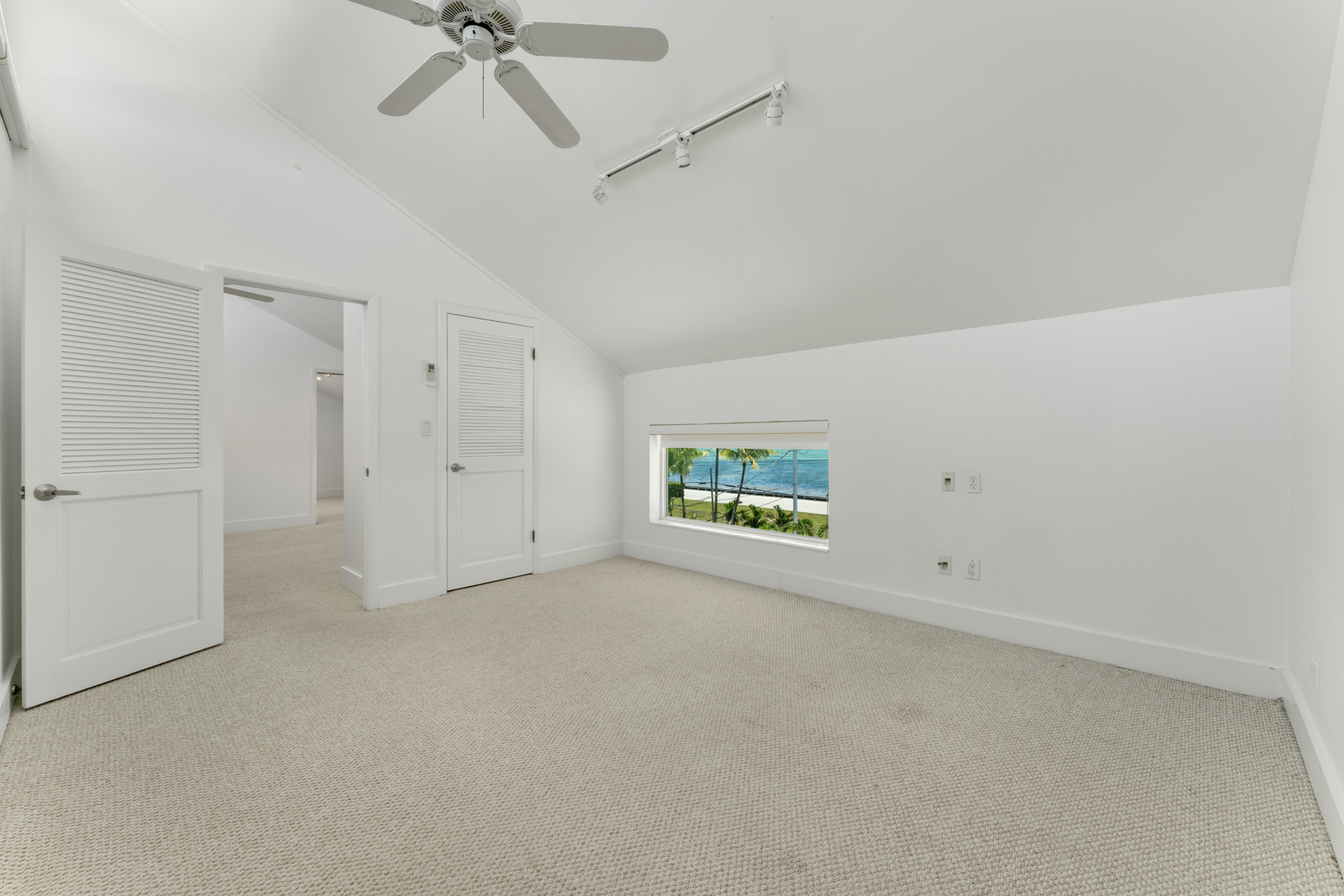 74980 Overseas Highway, 3