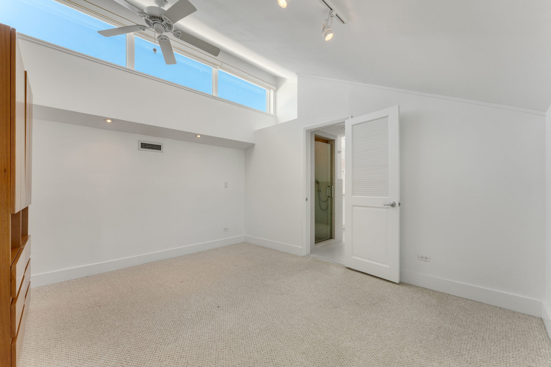 74980 Overseas Highway, 3