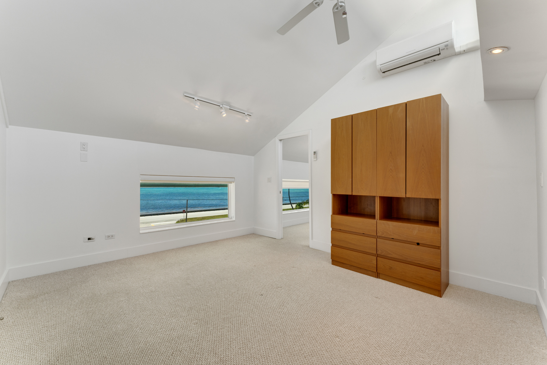 74980 Overseas Highway, 3