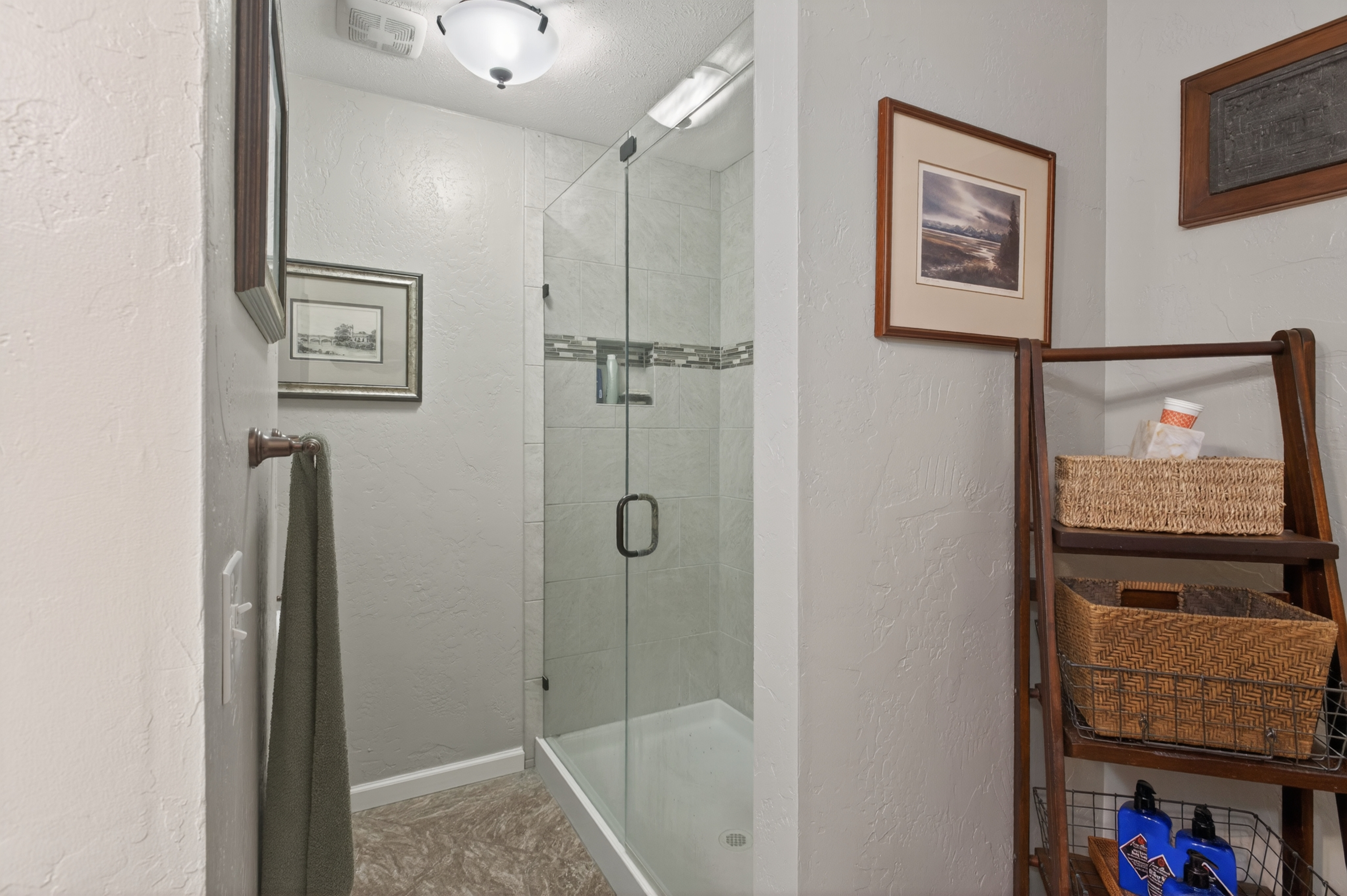 2002 Green Oaks Lane