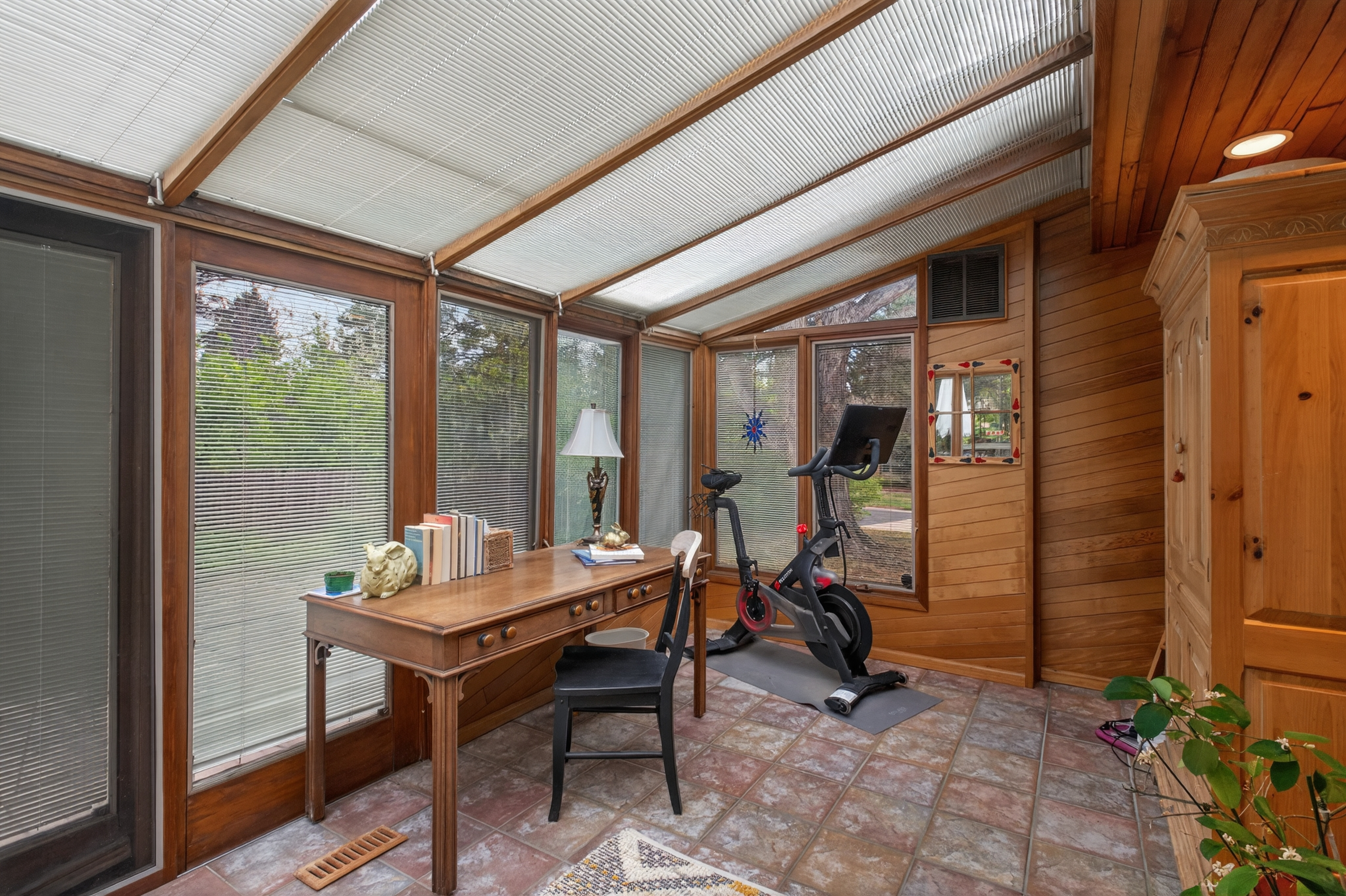 2002 Green Oaks Lane