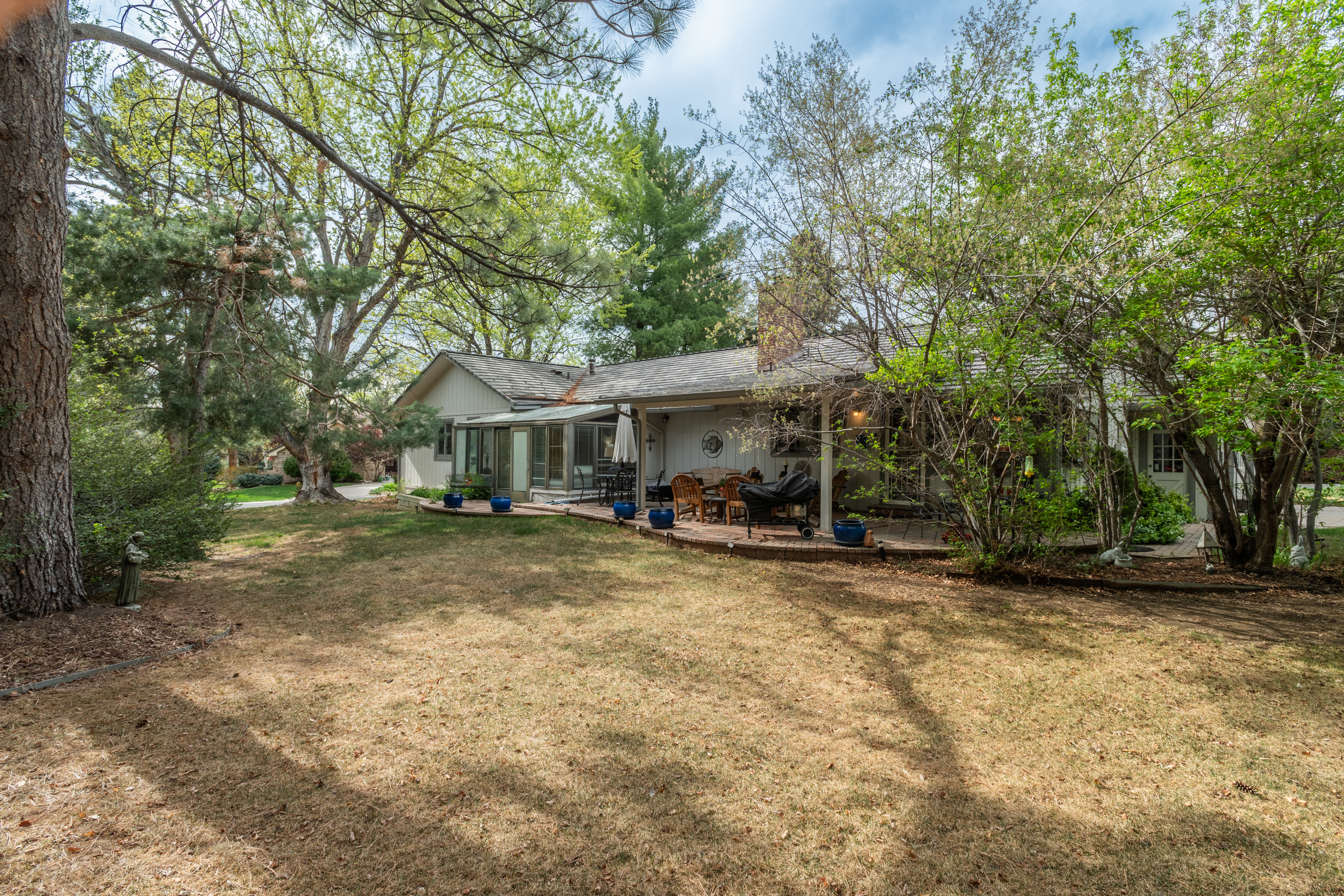 2002 Green Oaks Lane