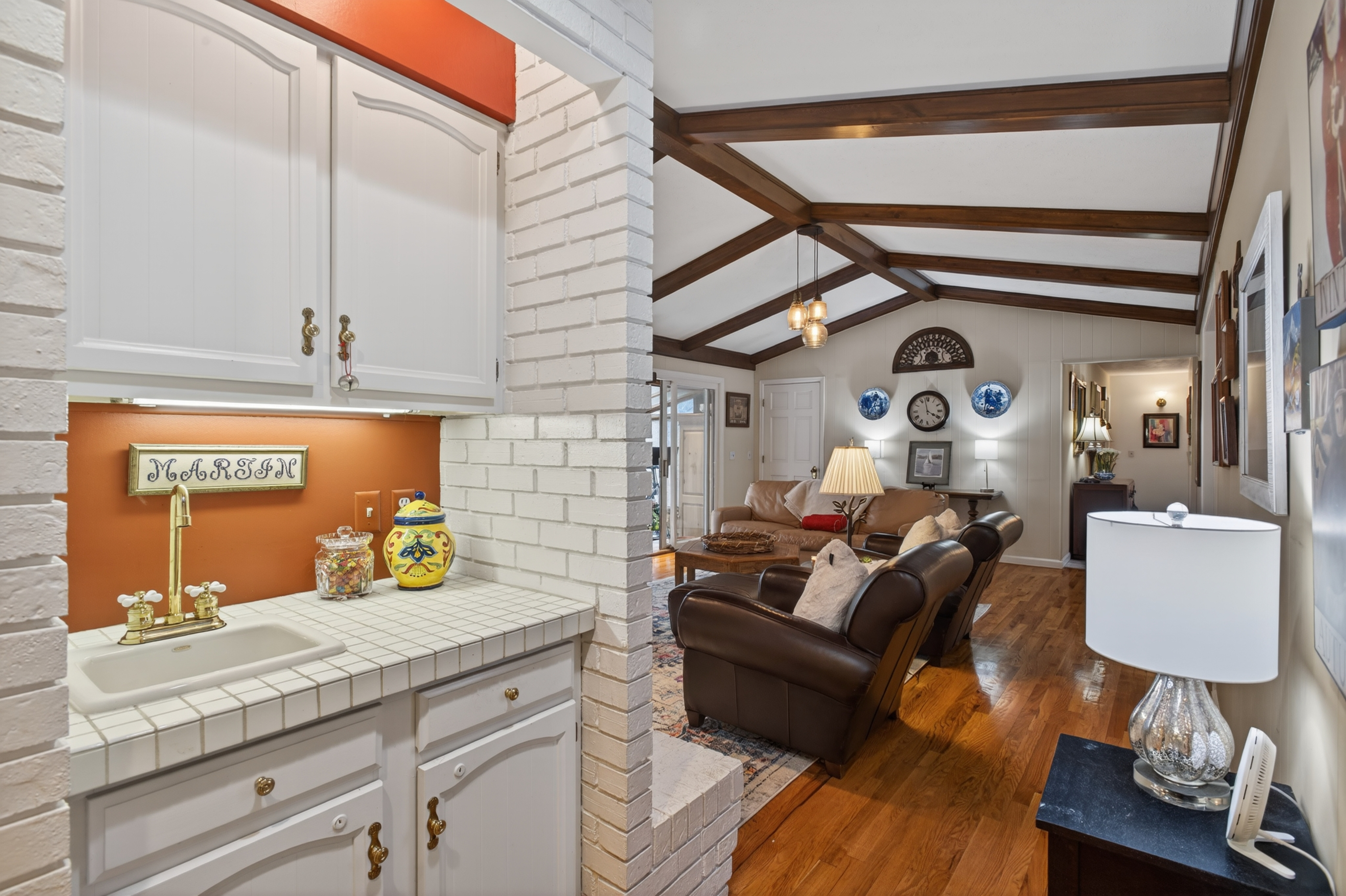 2002 Green Oaks Lane