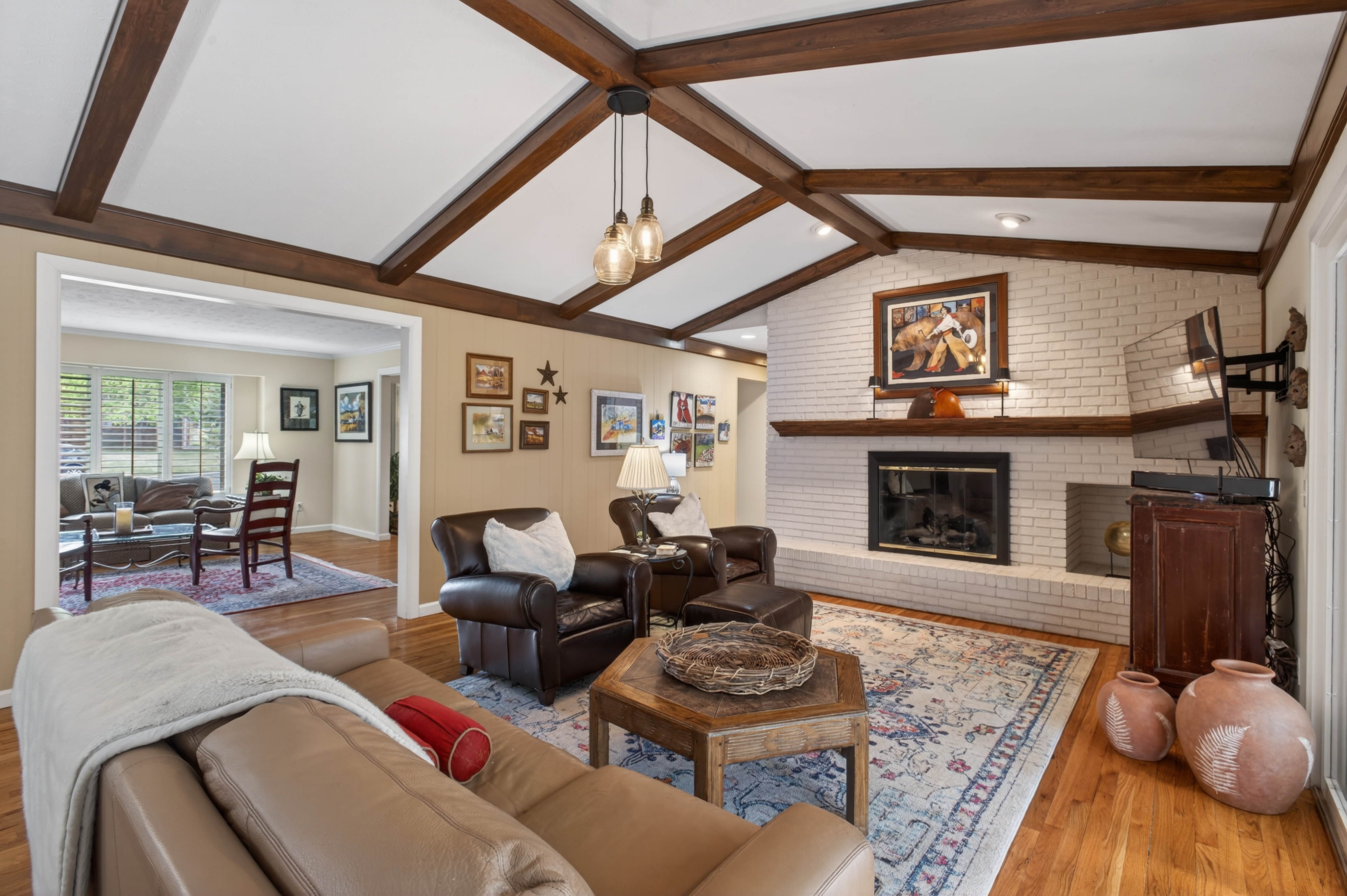 2002 Green Oaks Lane