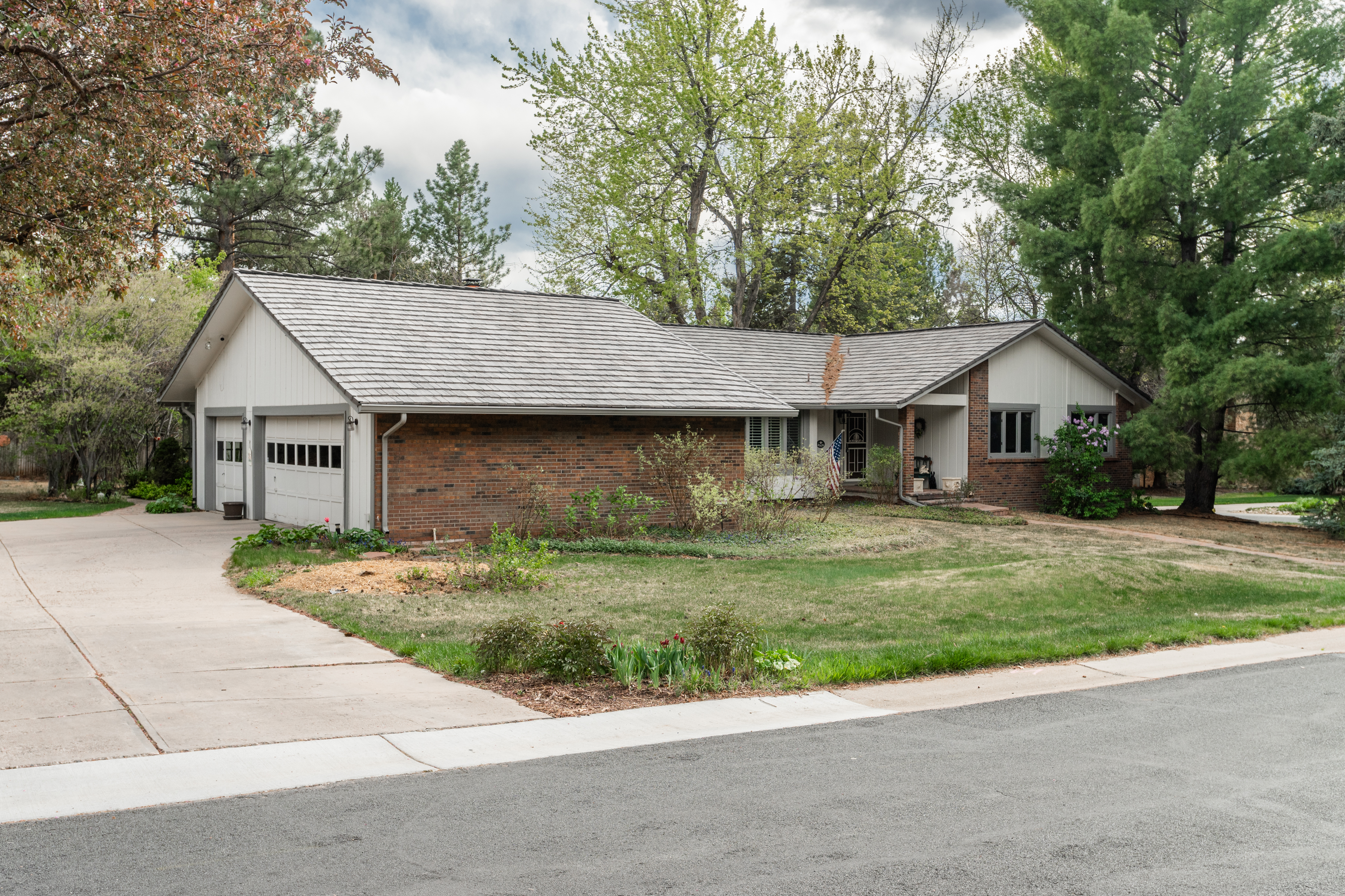 2002 Green Oaks Lane