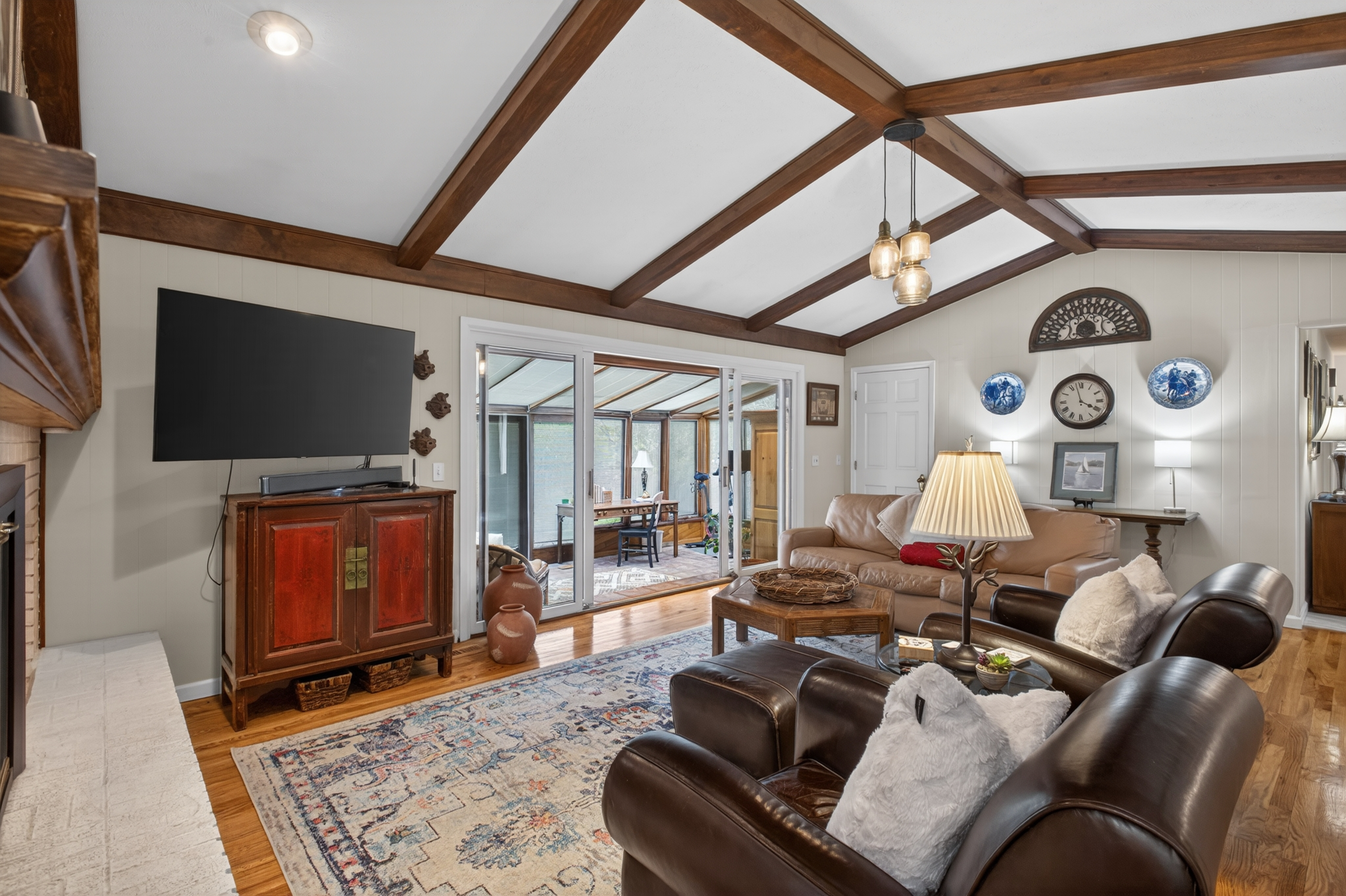 2002 Green Oaks Lane