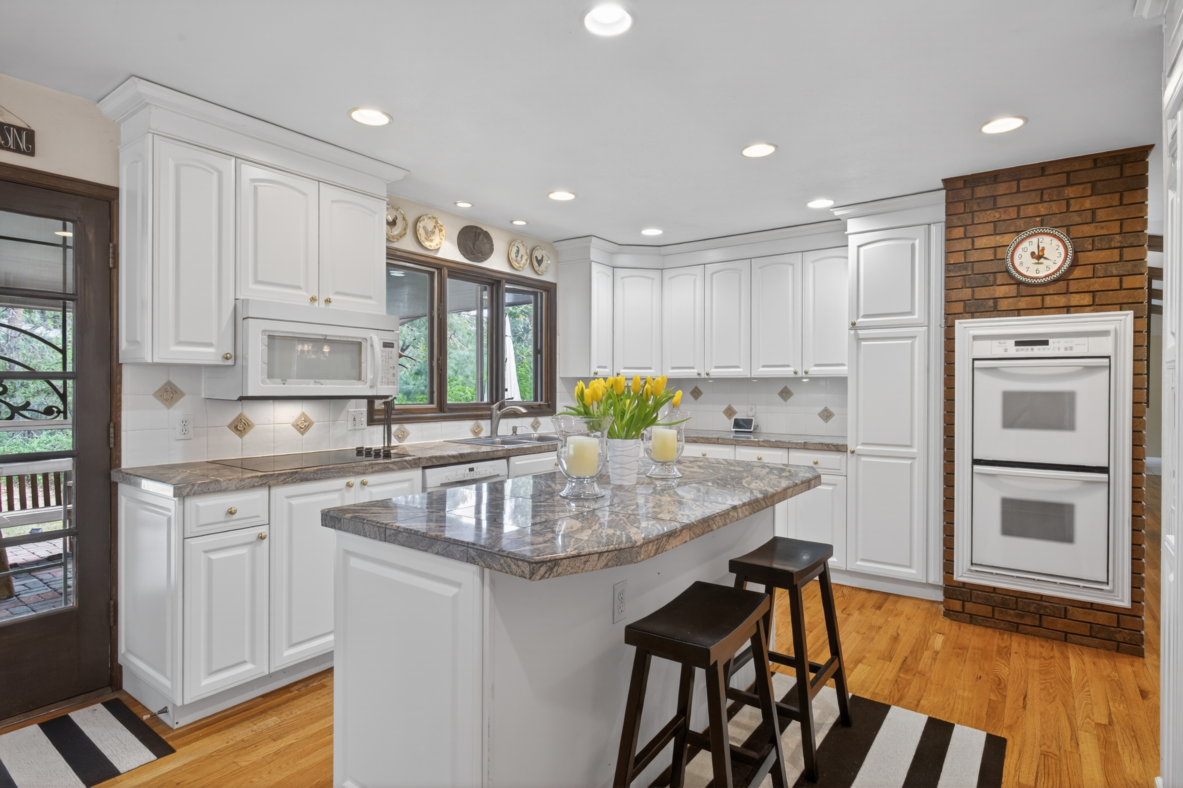 2002 Green Oaks Lane