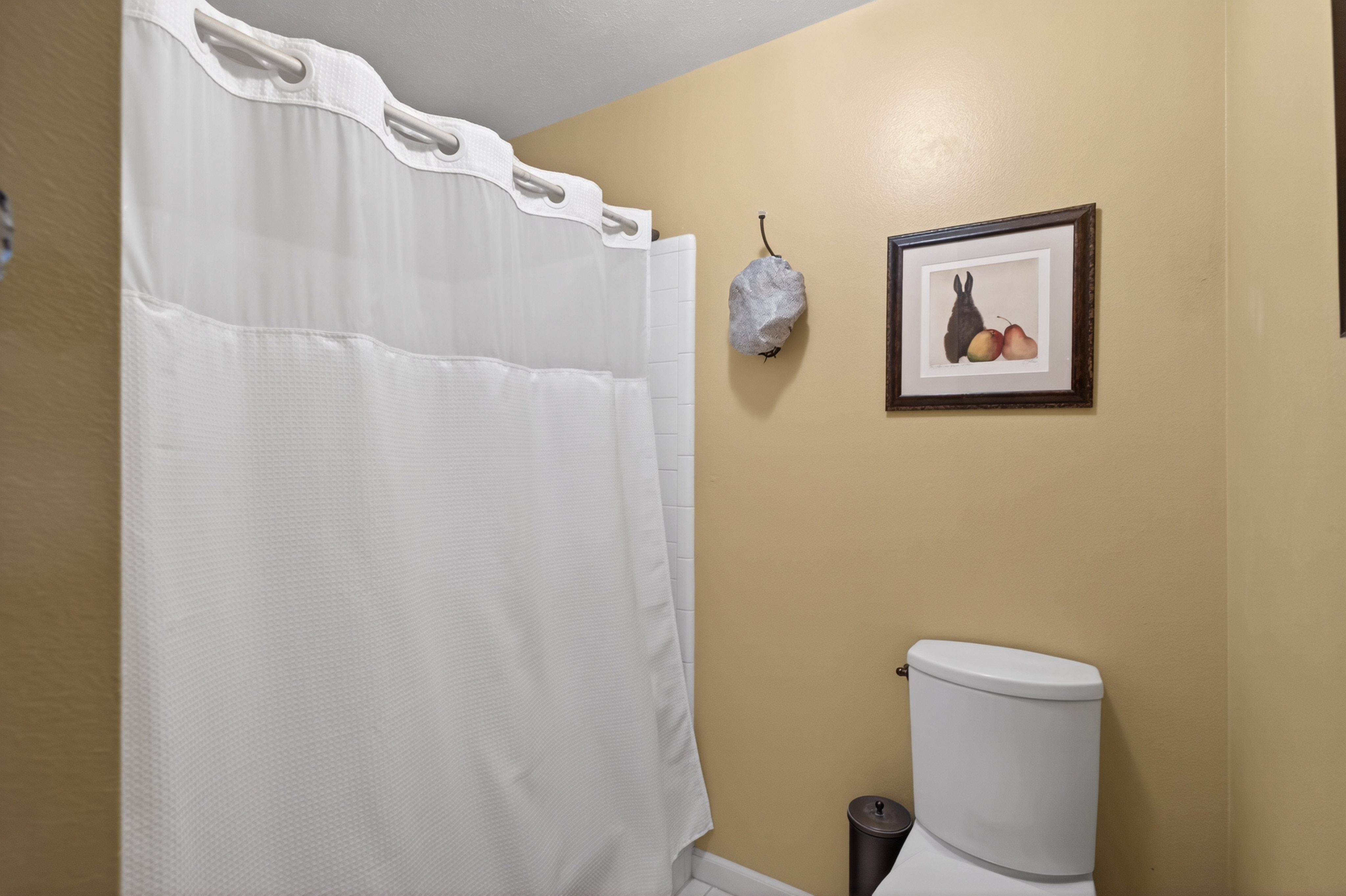 2002 Green Oaks Lane