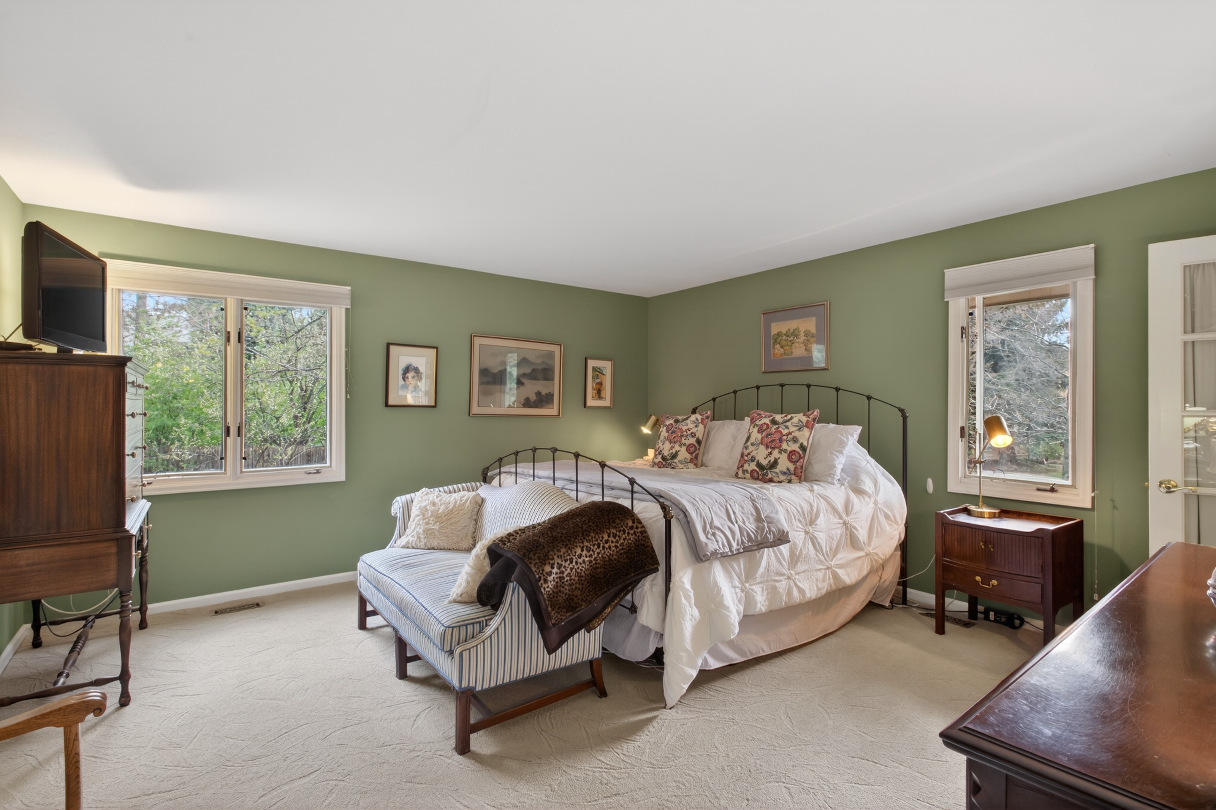 2002 Green Oaks Lane