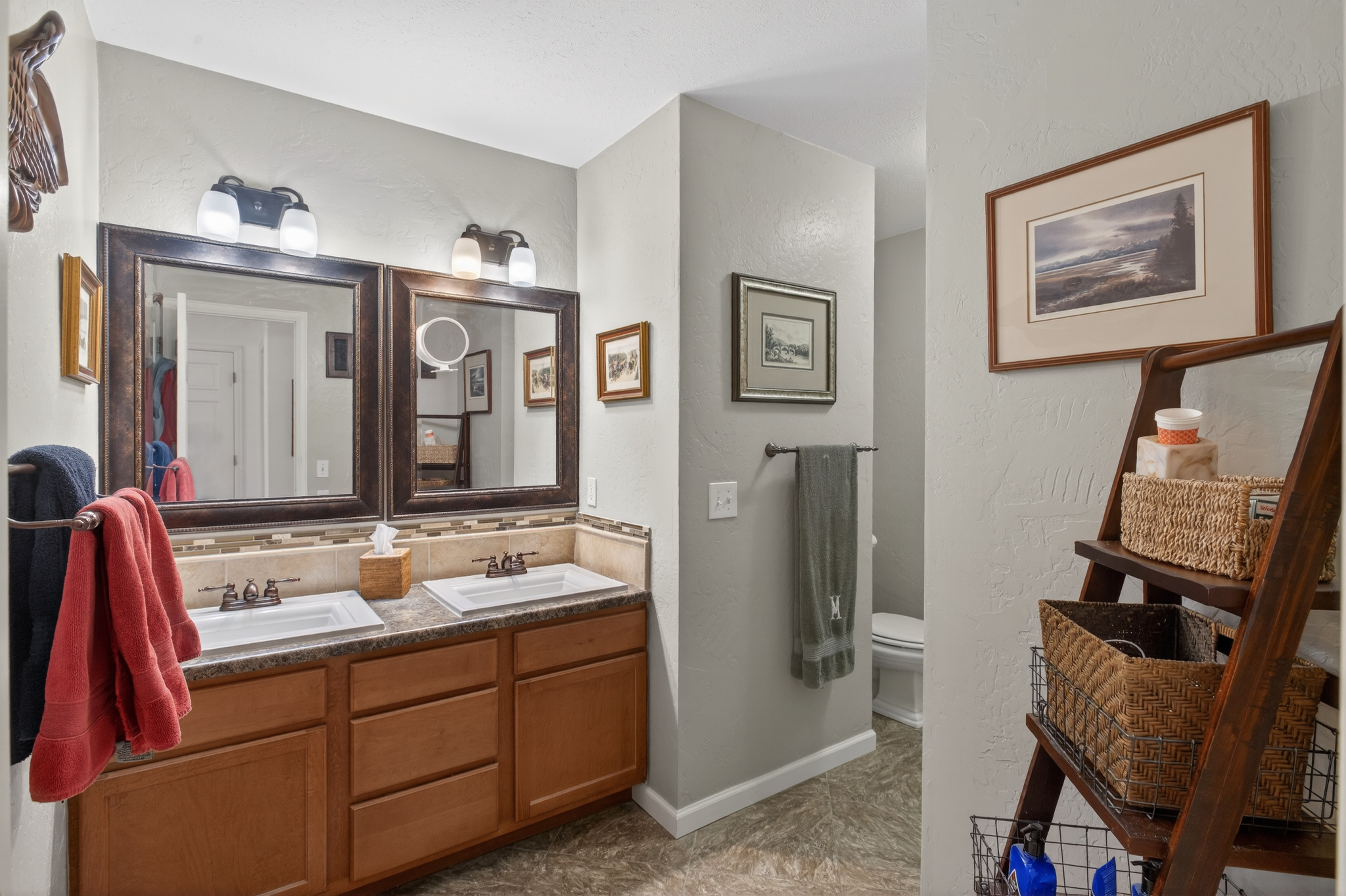 2002 Green Oaks Lane