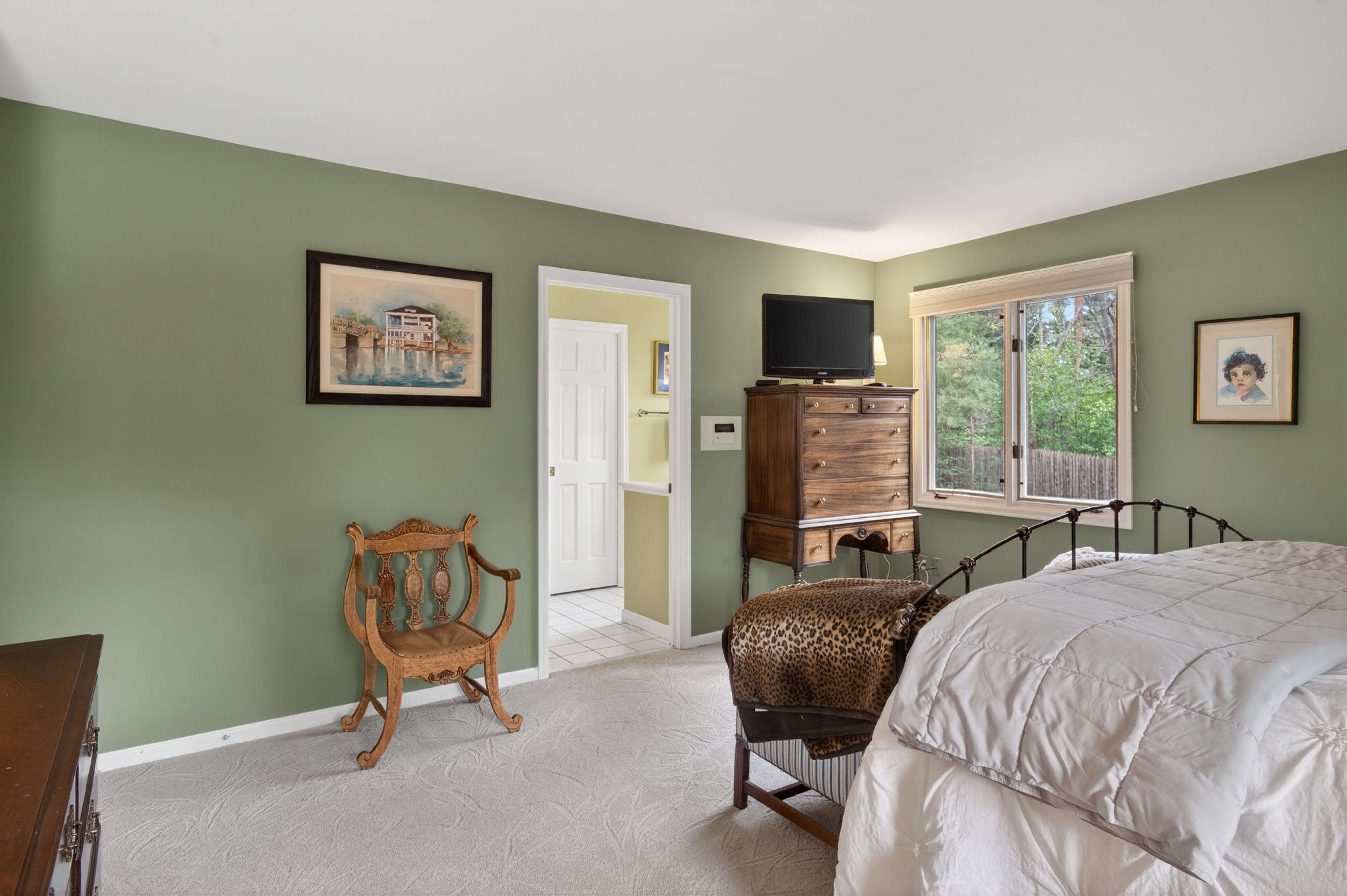 2002 Green Oaks Lane