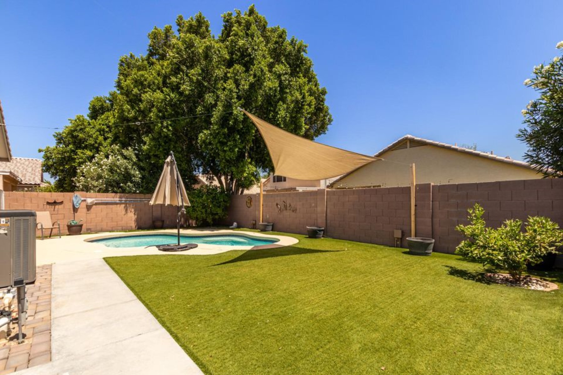 945 W BRECKENRIDGE AVE