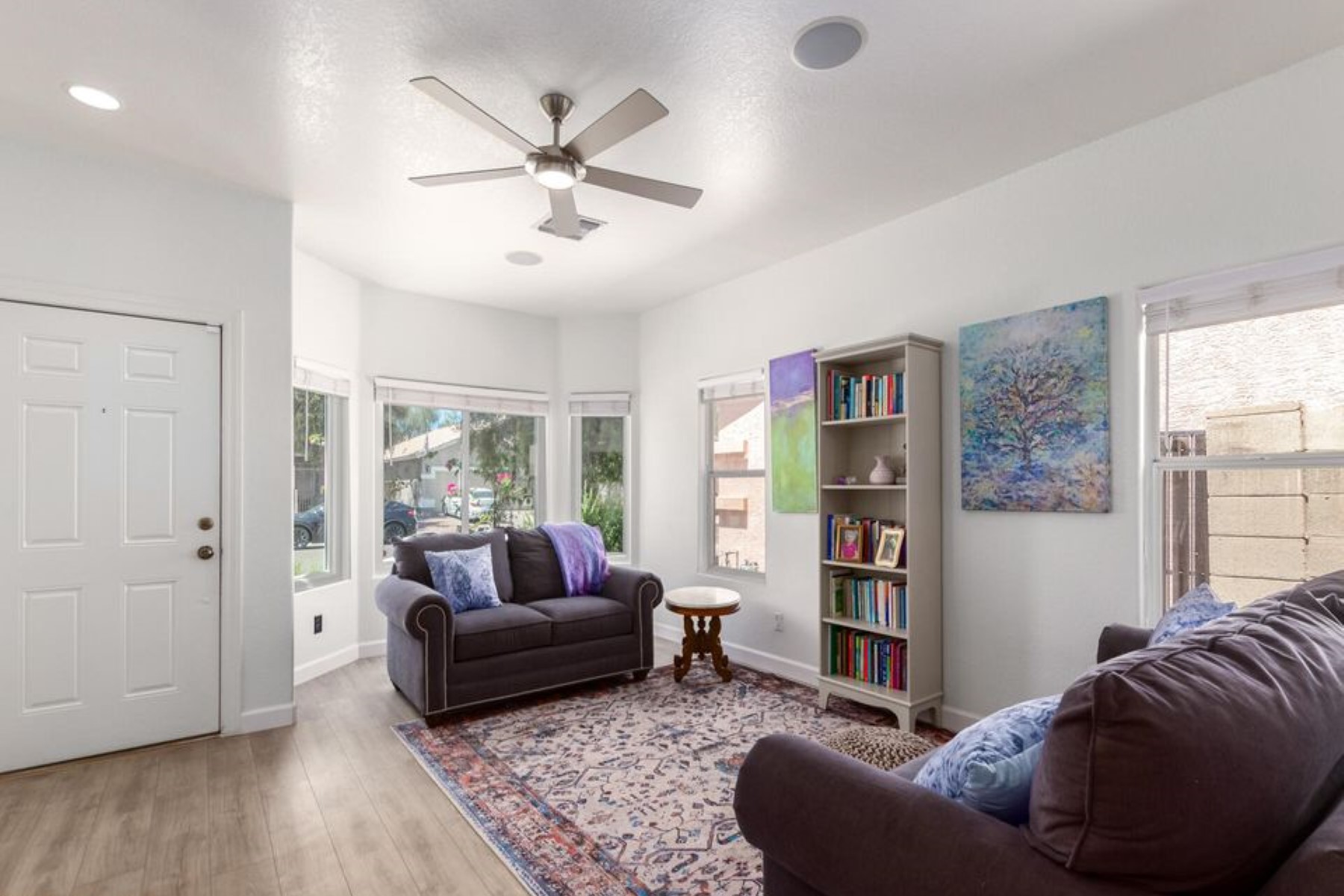 945 W BRECKENRIDGE AVE