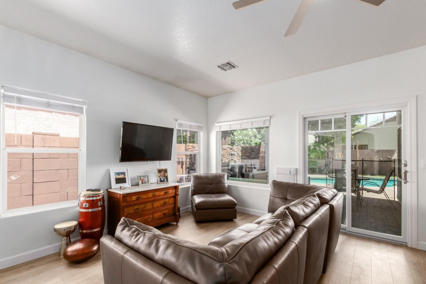 945 W BRECKENRIDGE AVE