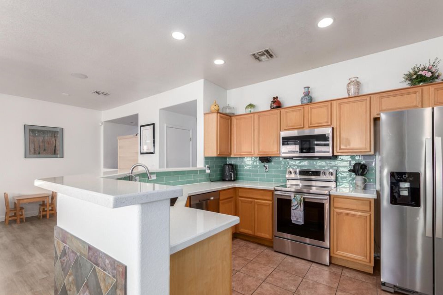 945 W BRECKENRIDGE AVE