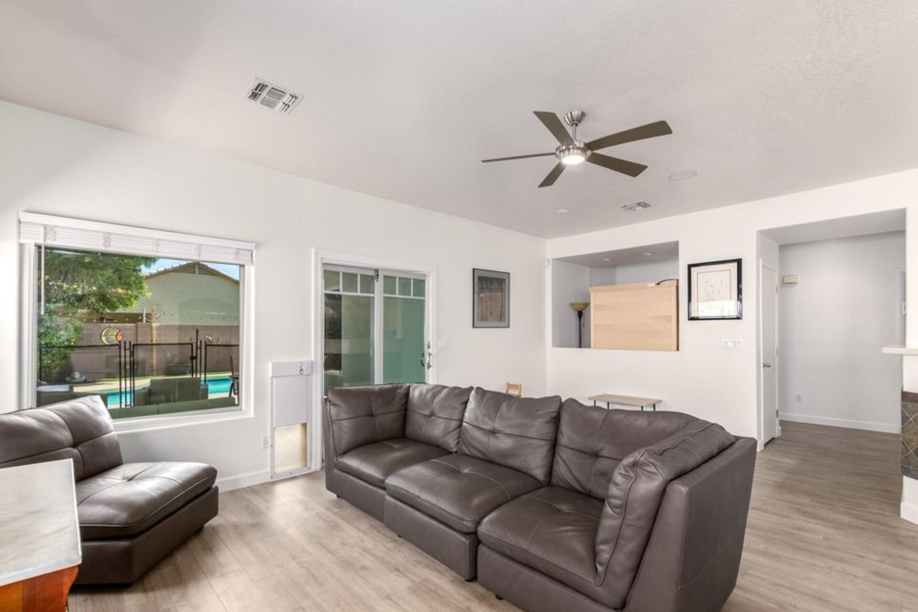 945 W BRECKENRIDGE AVE