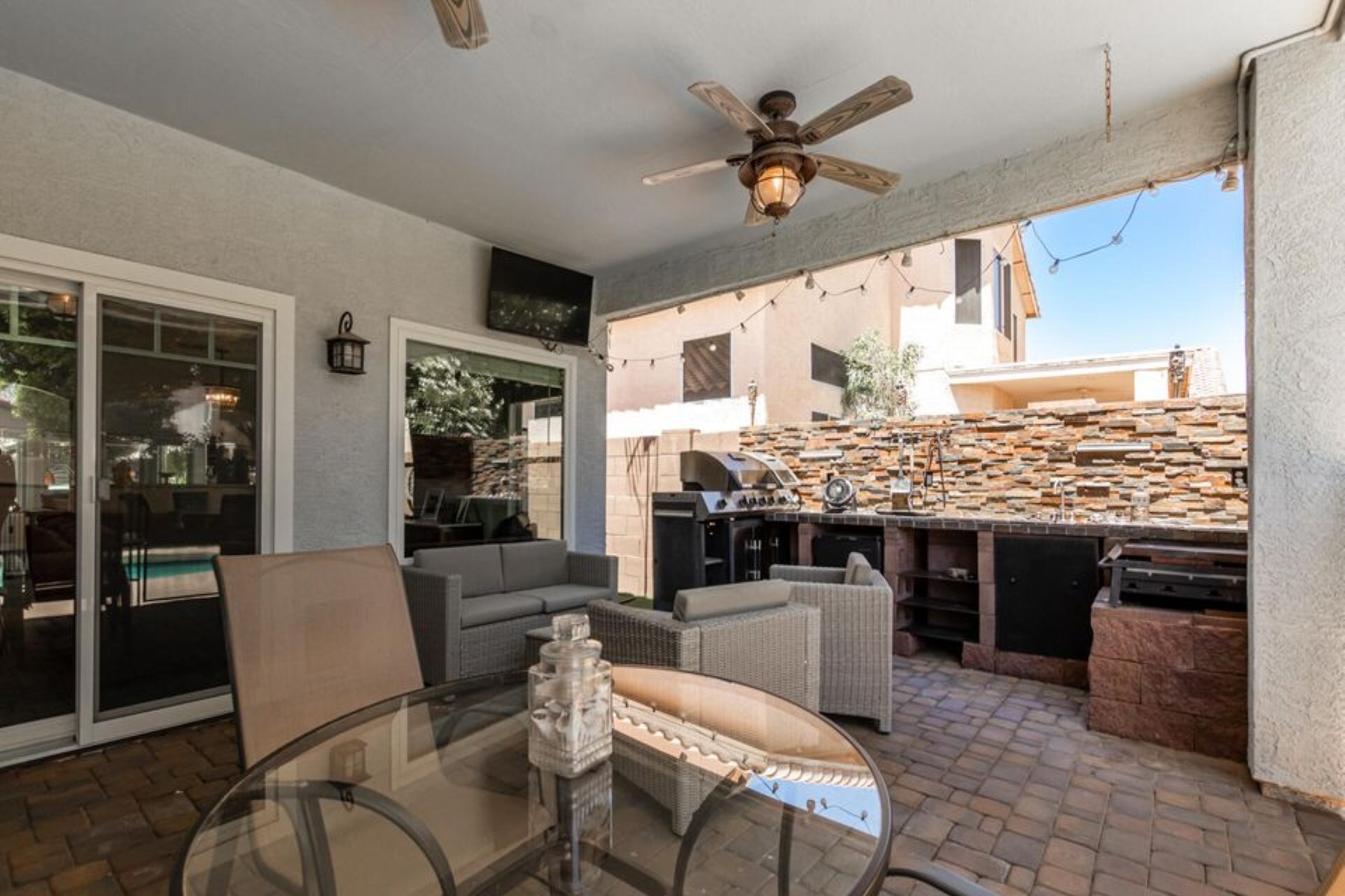 945 W BRECKENRIDGE AVE
