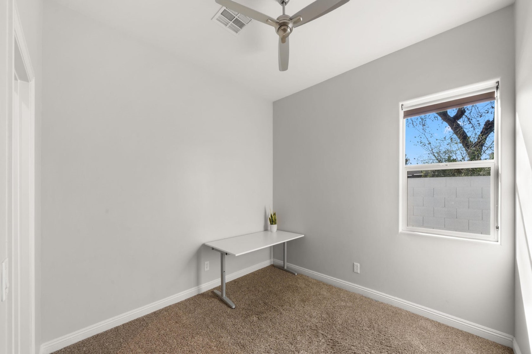 1822 W El Caminito Drive 