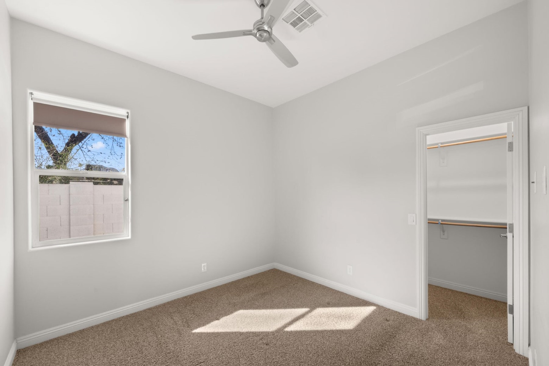 1822 W El Caminito Drive 