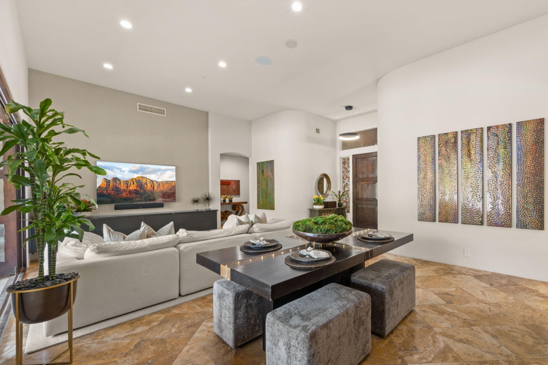 8942 E Calle De Las Brisas 