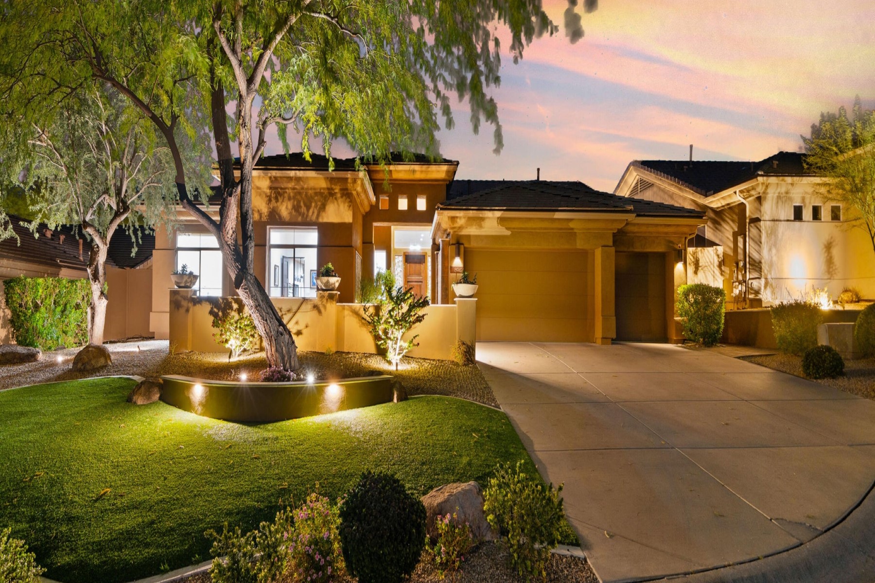 8942 E Calle De Las Brisas 